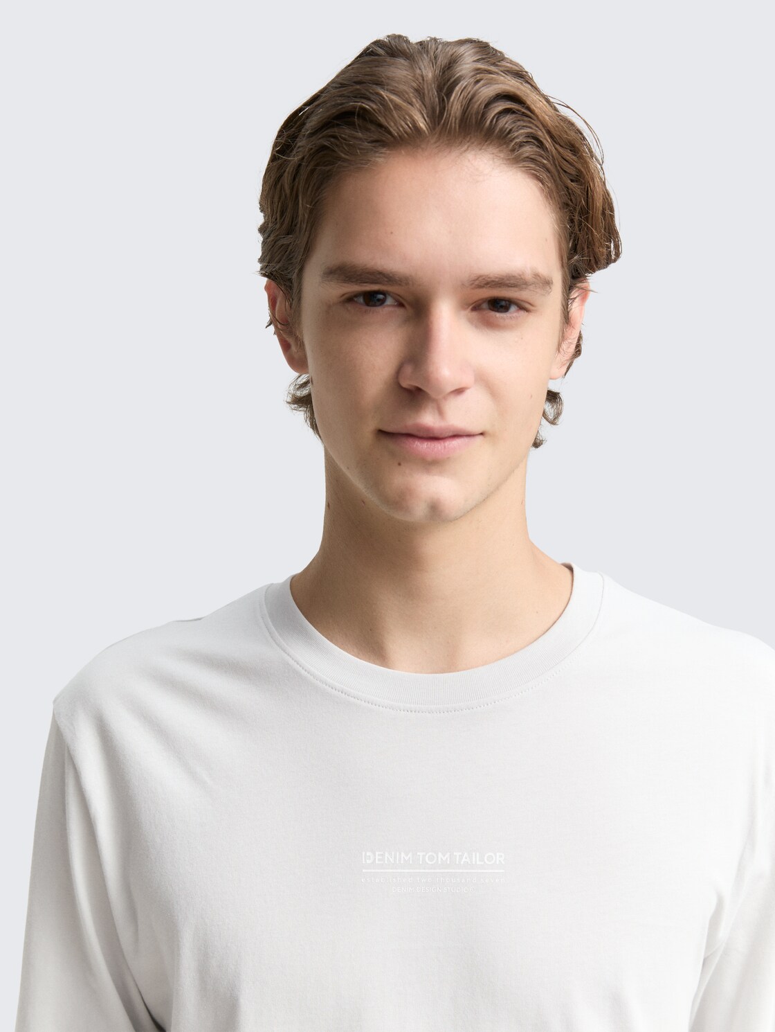 Langarmshirt mit Logo-Print - Chalk Grey - Detail-Model-Ansicht