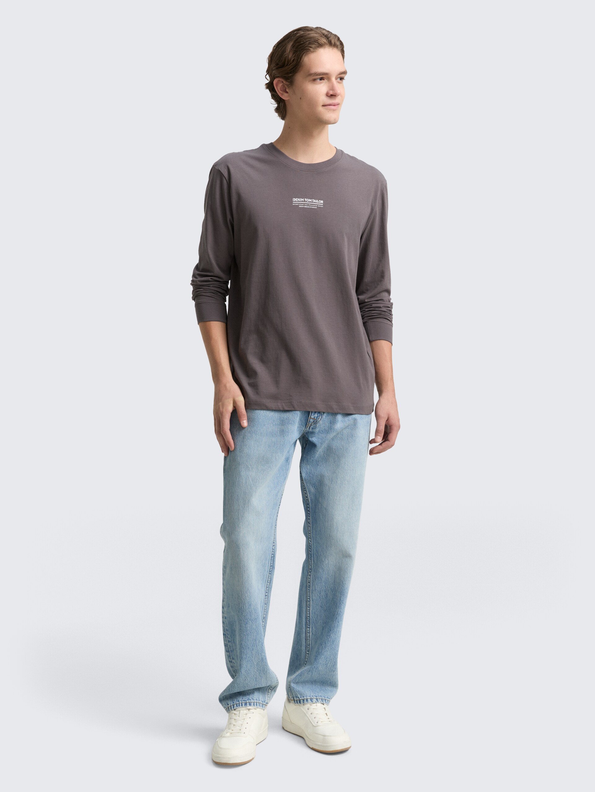 Langarmshirt mit Logo-Print - classic mid grey - Model-Vorderansicht