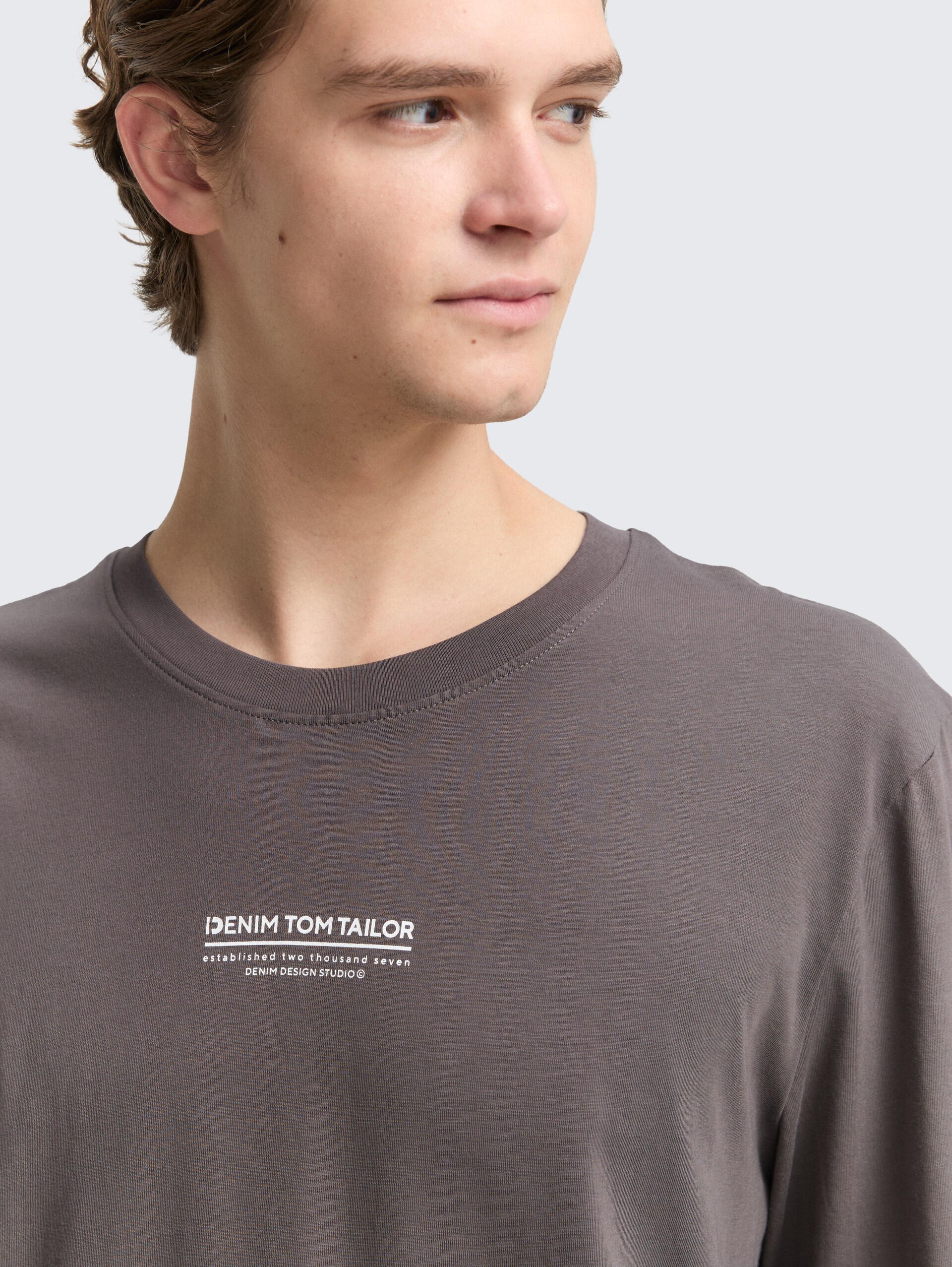 Langarmshirt mit Logo-Print - classic mid grey - Detail-Model-Ansicht
