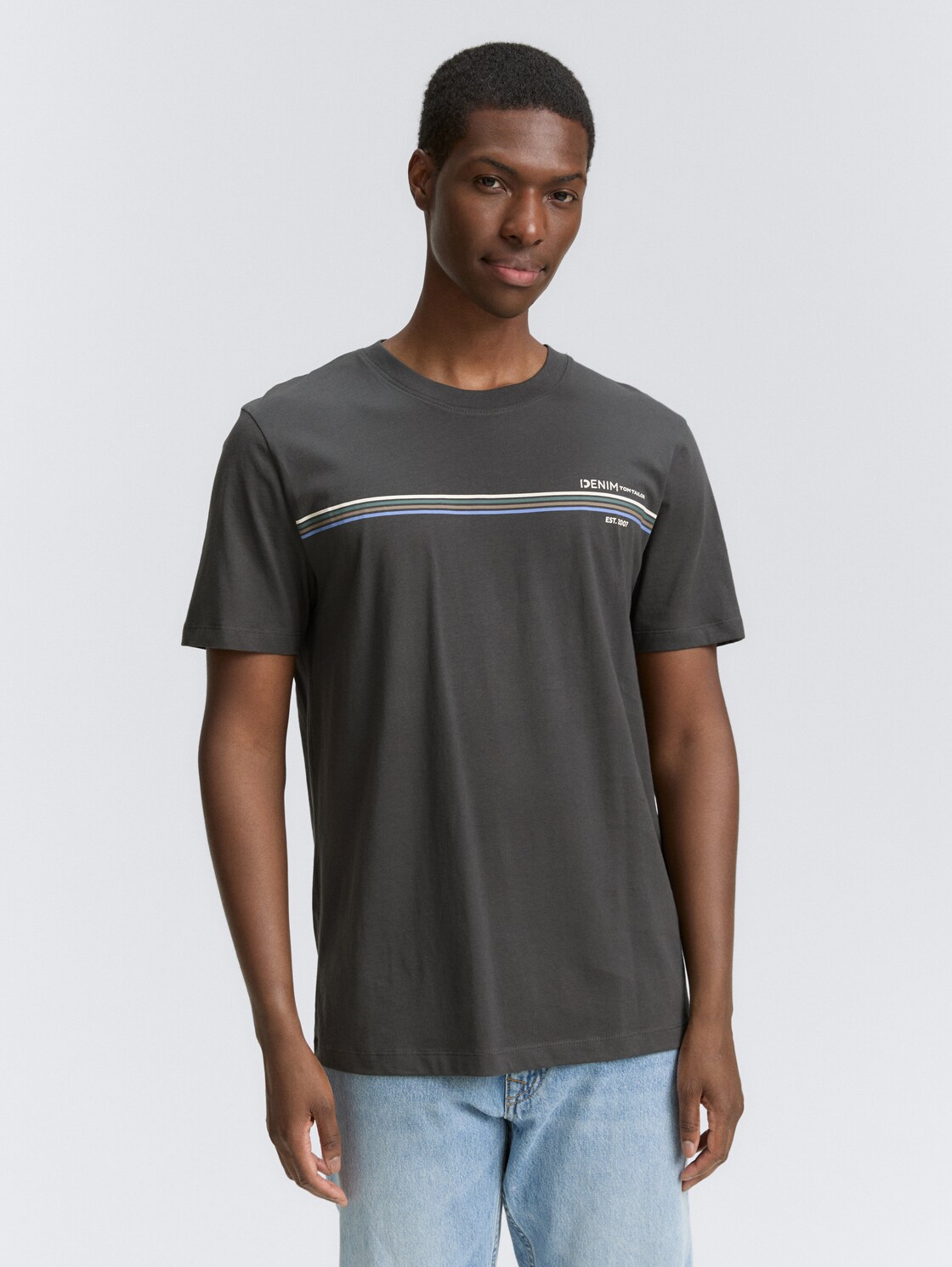 T-Shirt mit Print - ash grey - Ausschnitt Model-Vorderansicht