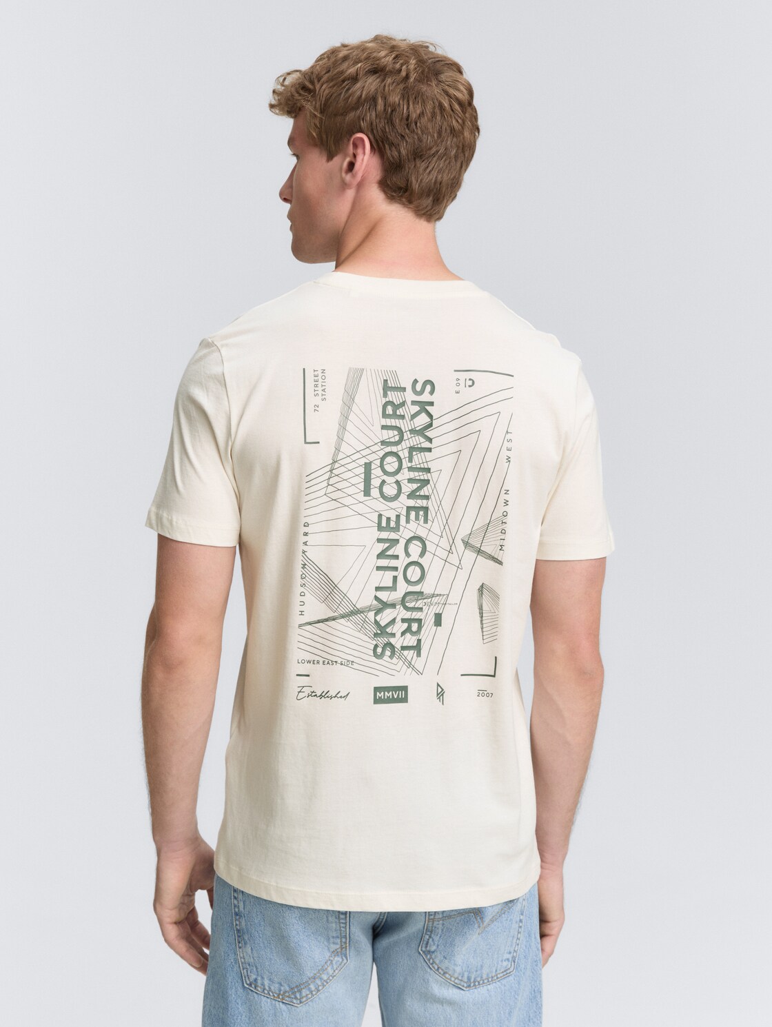 T-Shirt mit Rückenprint - Gardenia White - Auschnitt Model-Rückansicht