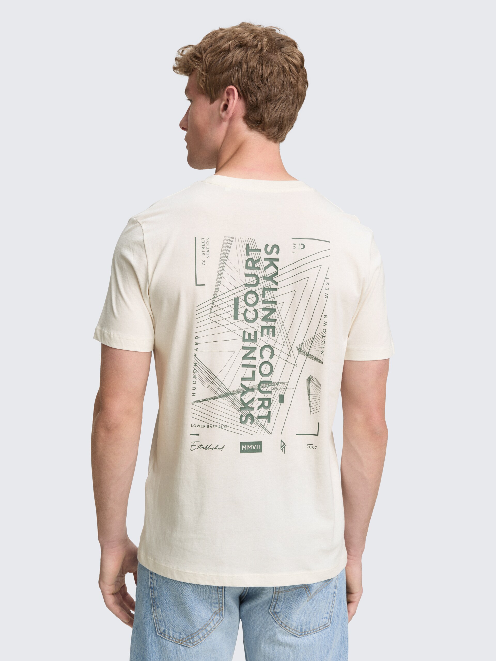 T-Shirt mit Rückenprint - Gardenia White - Auschnitt Model-Rückansicht