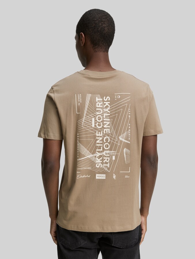 T-shirt avec imprimé dans le dos par Denim Male, roasted nut brown