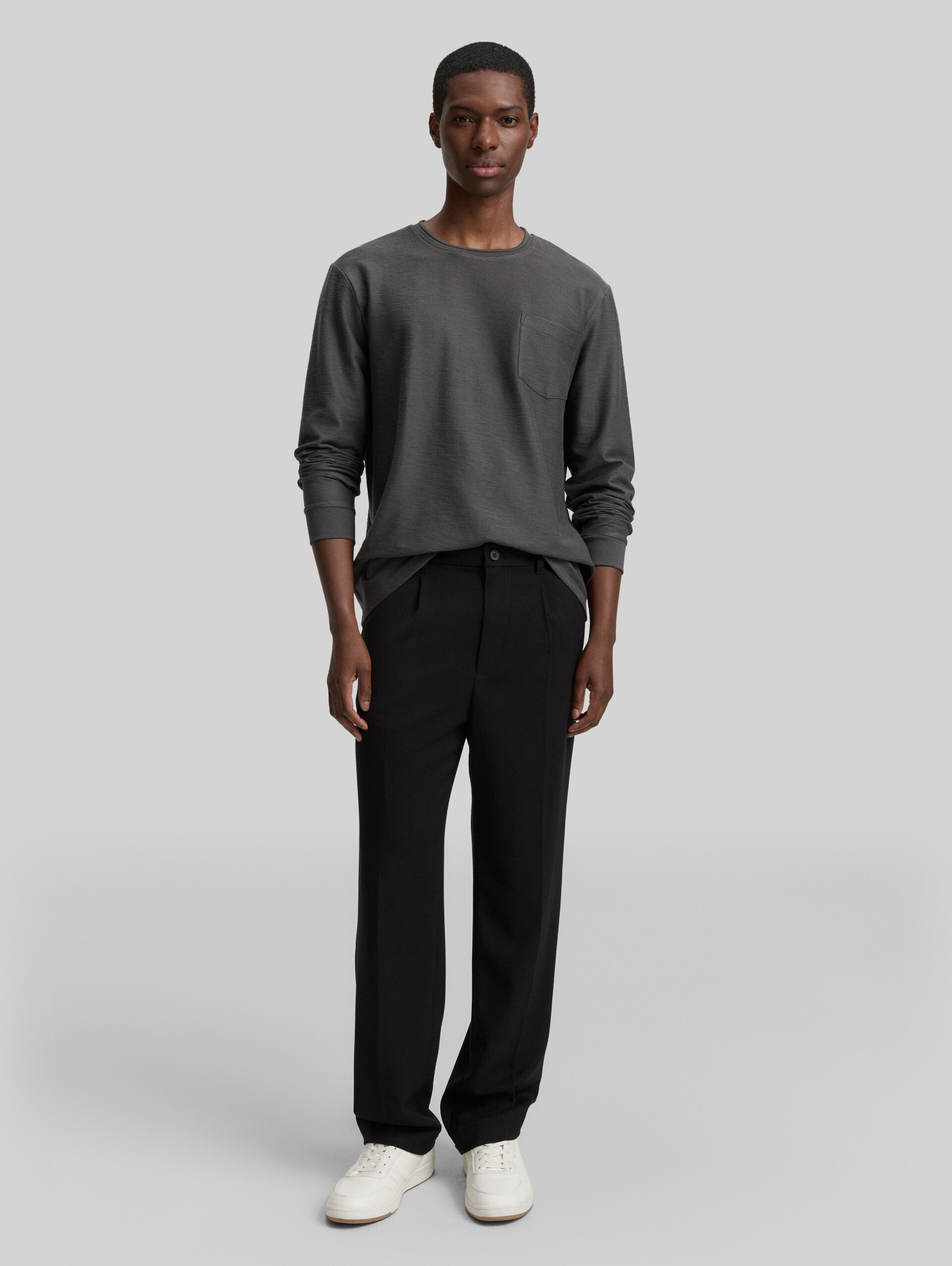 Long-sleeved shirt with a chest pocket - ash grey - Model front view