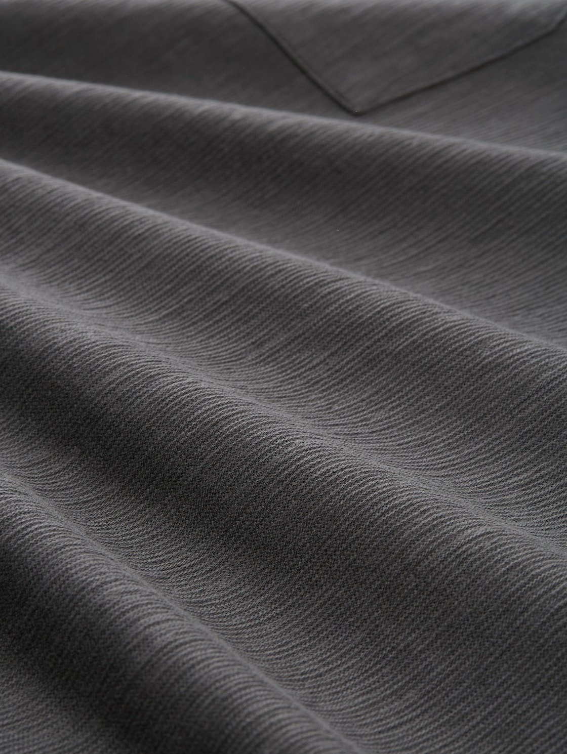 Langarmshirt mit Brusttasche - ash grey - Material-Ansicht