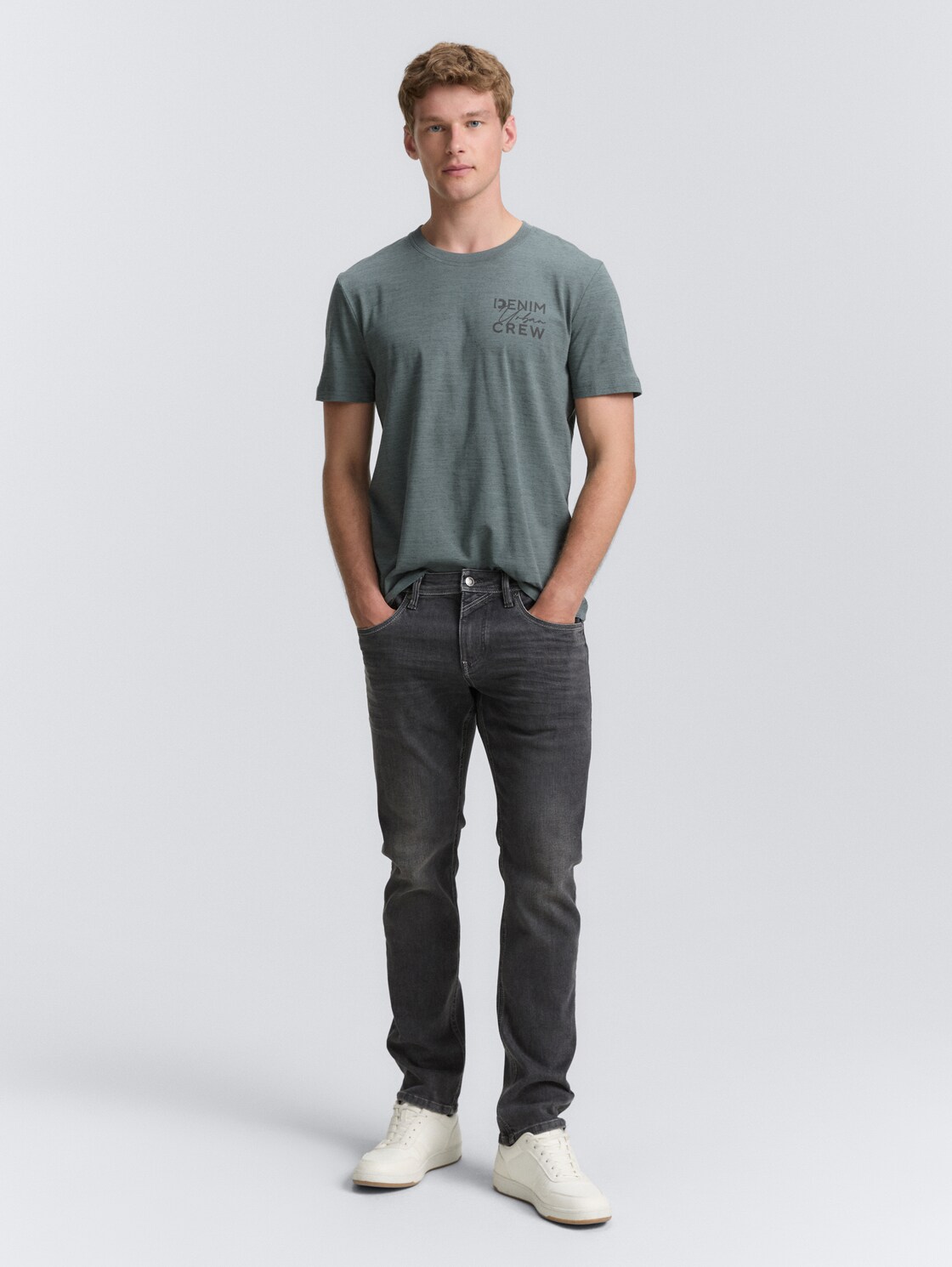 T-Shirt mit Print - washed jasper green - Model-Vorderansicht