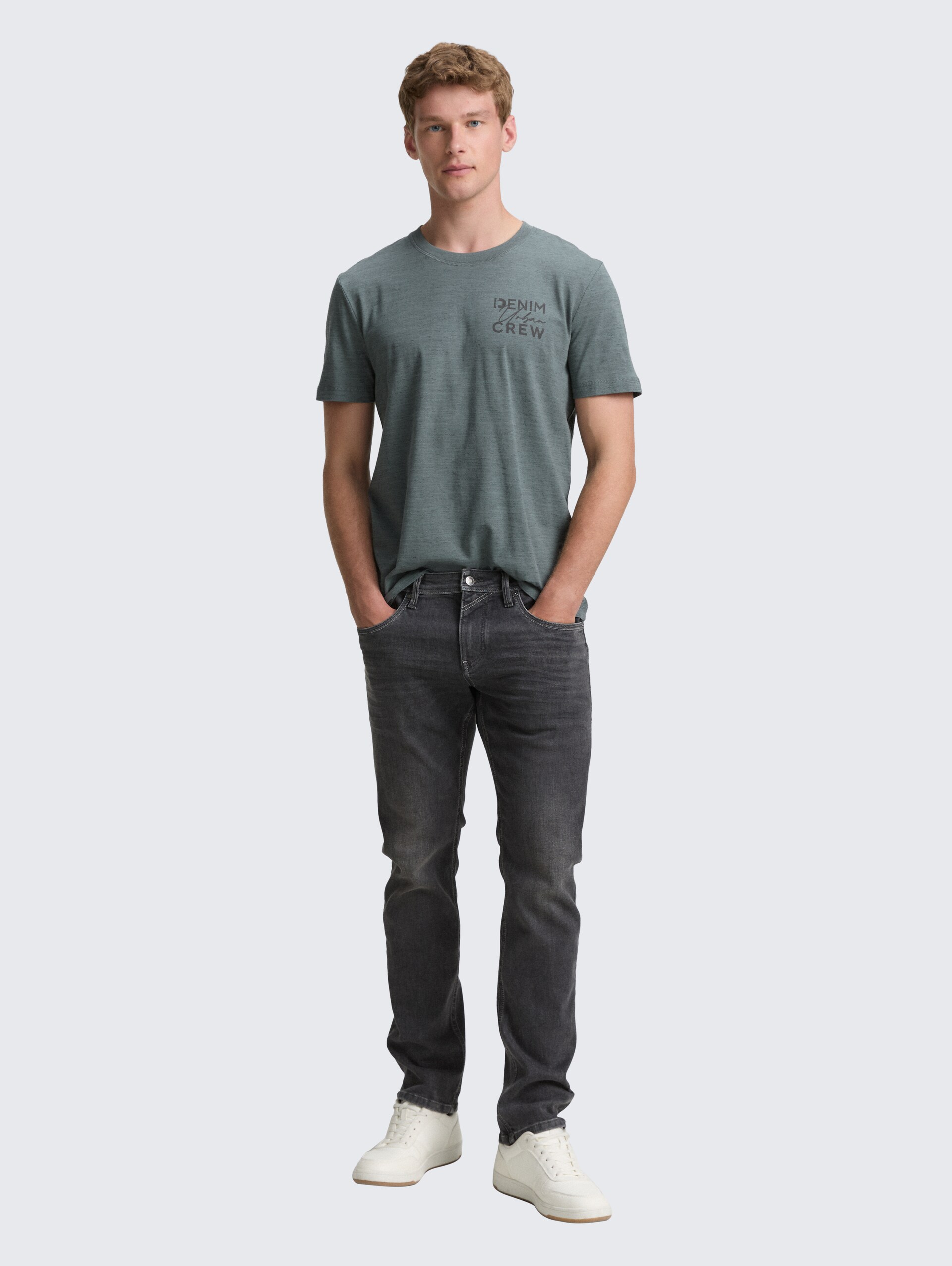 T-Shirt mit Print - washed jasper green - Model-Vorderansicht