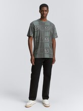 T-shirt ample à motif - grey green patchwork print - Vue de face du modèle