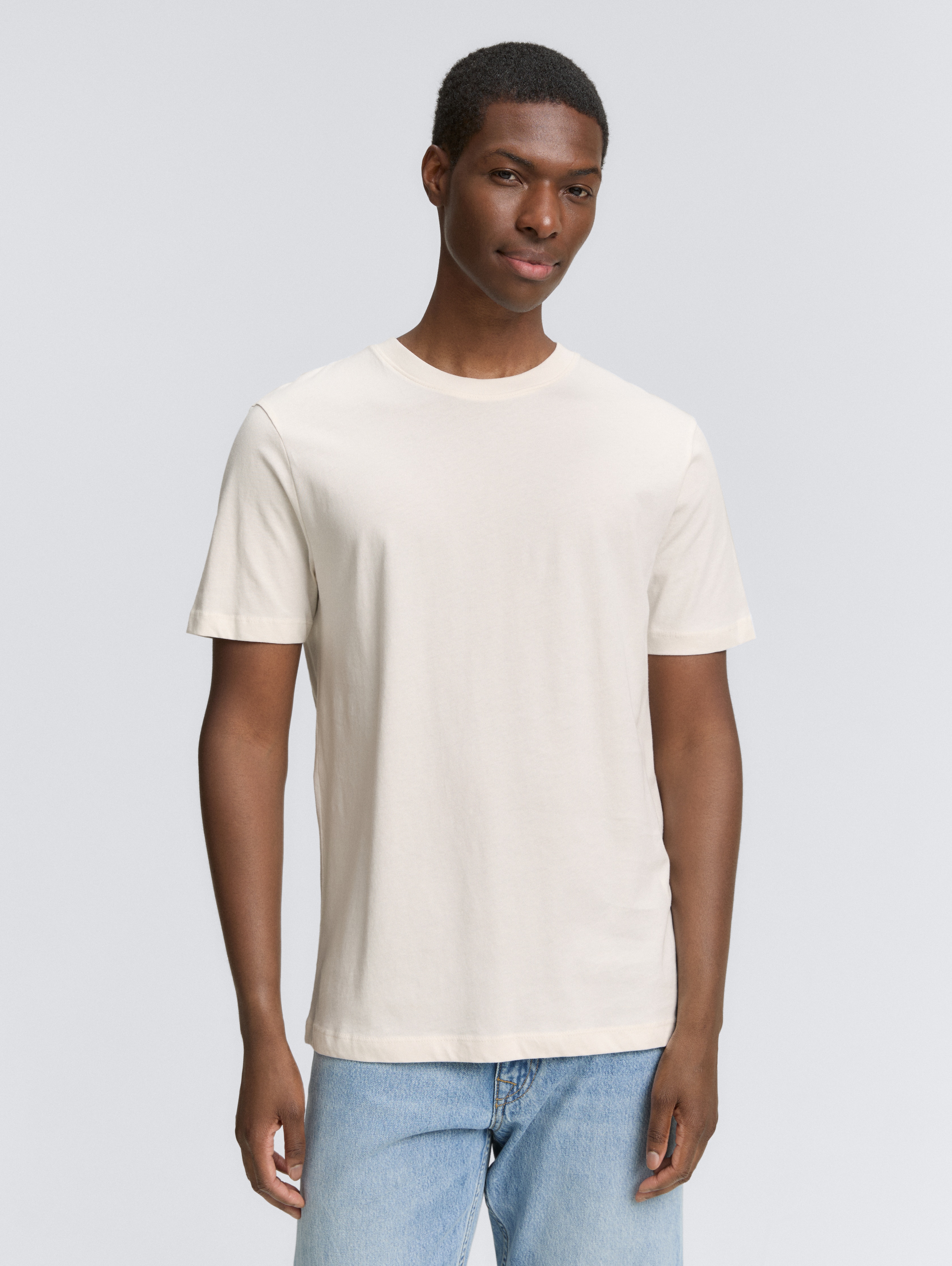 Basic T-Shirt in Unifarben von Denim Male, Gardenia White