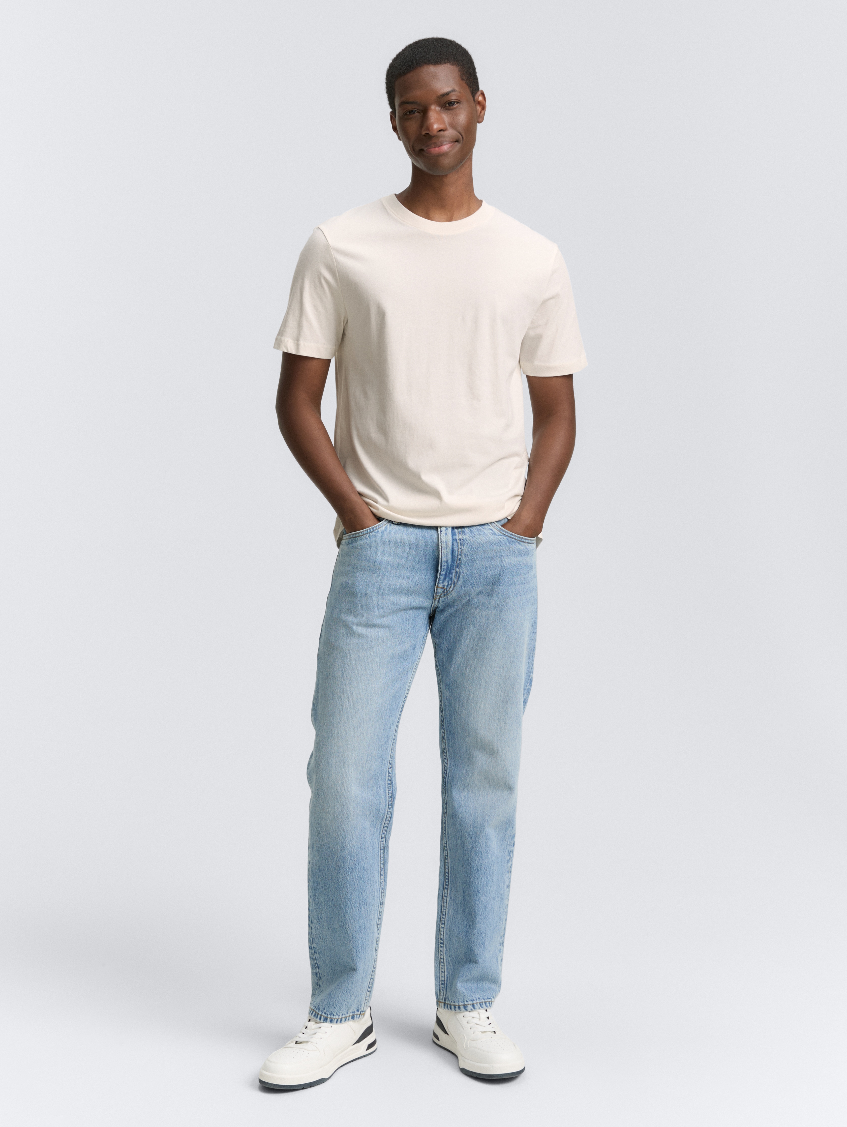 Basic T-Shirt in Unifarben von Denim Male, Gardenia White