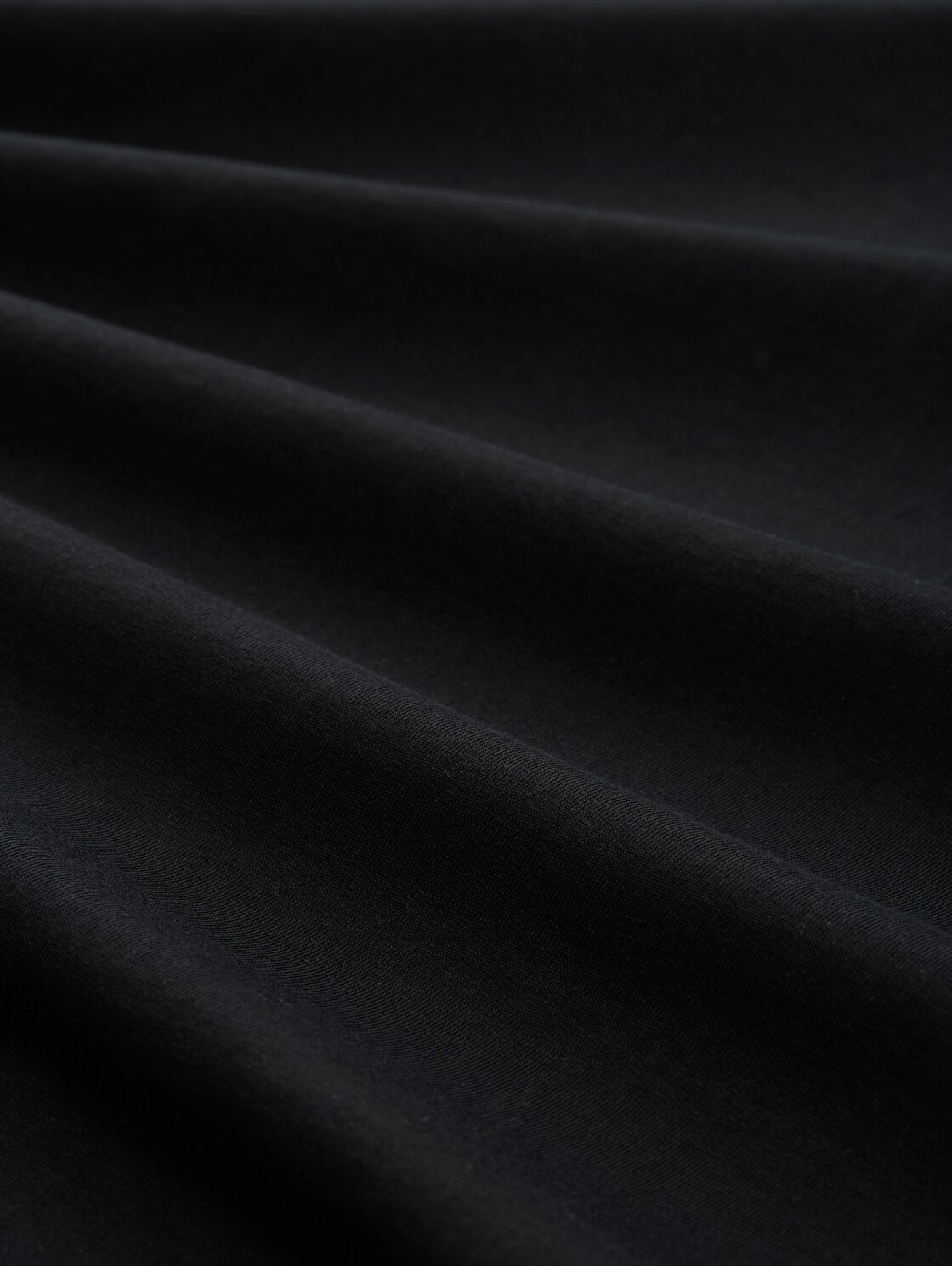 Basic T-Shirt in Unifarben - Black - Material-Ansicht