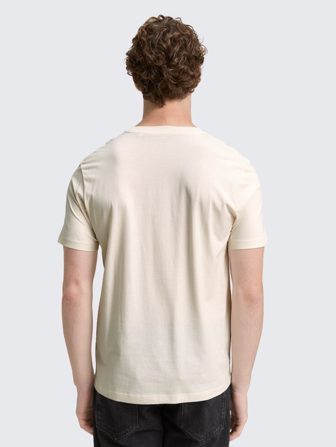 T-Shirt mit Fotoprint - Gardenia White - Auschnitt Model-Rückansicht