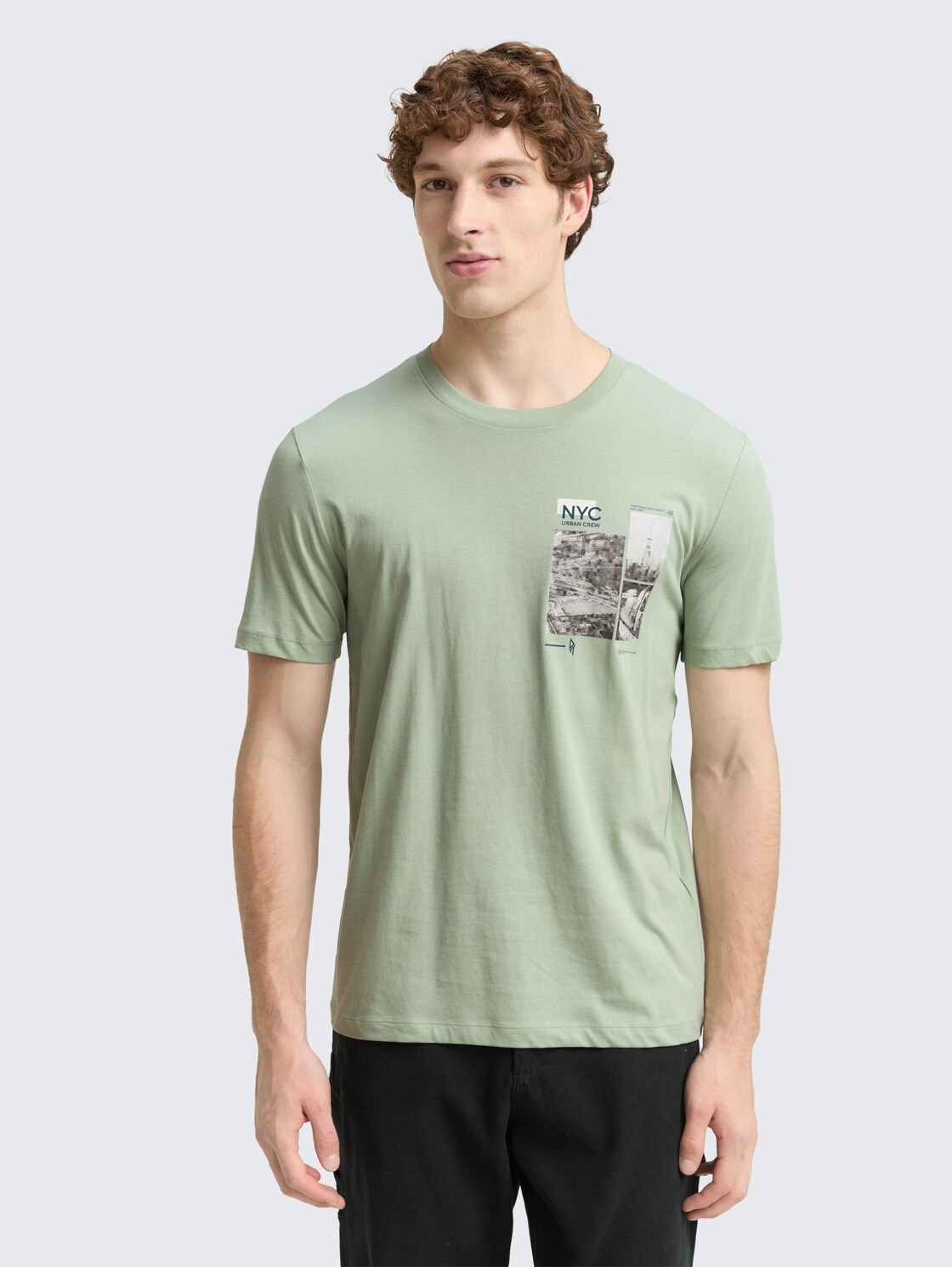 T-Shirt mit Fotoprint - Fresh Mint Green - Ausschnitt Model-Vorderansicht