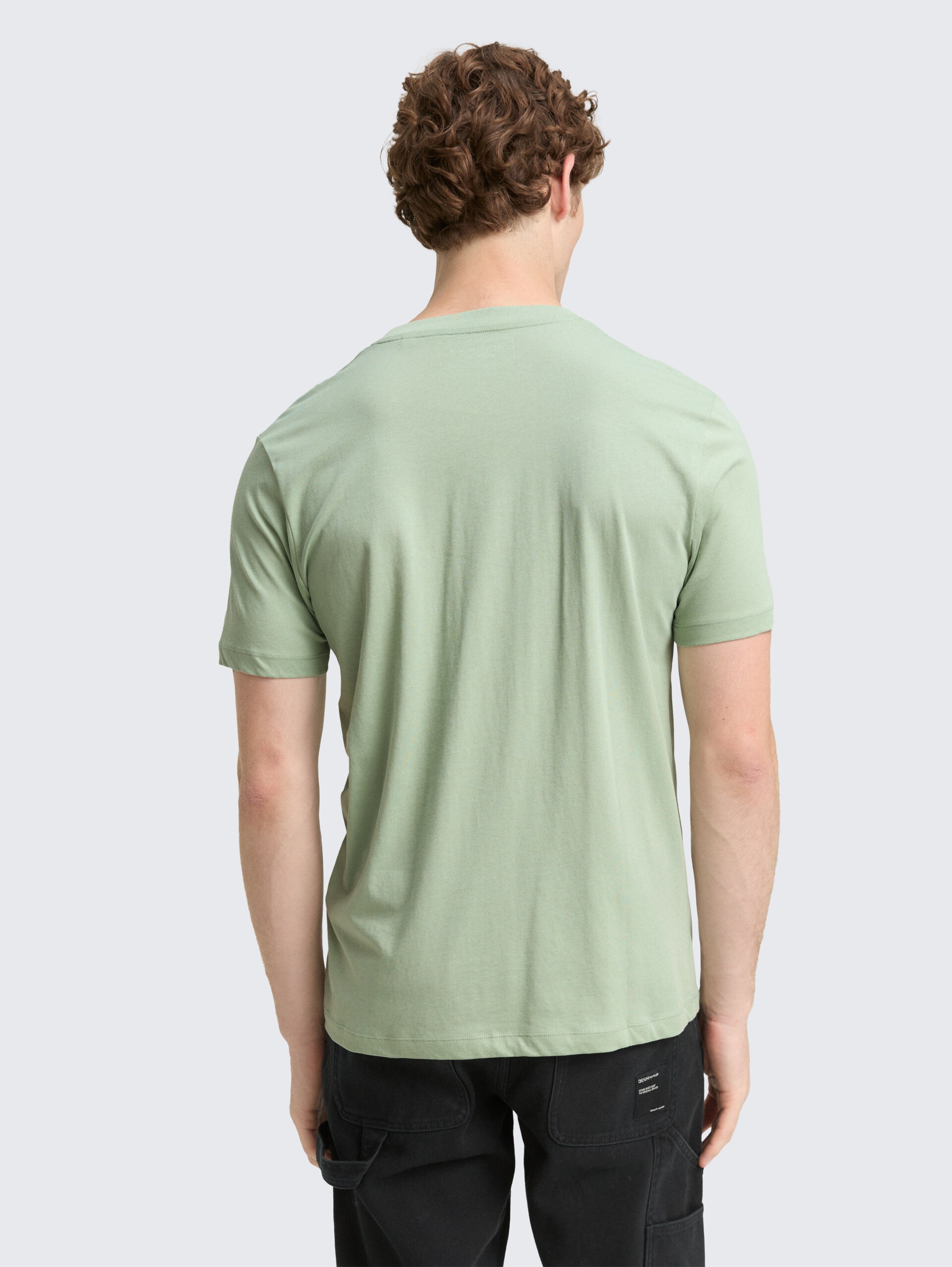 T-Shirt mit Fotoprint - Fresh Mint Green - Auschnitt Model-Rückansicht