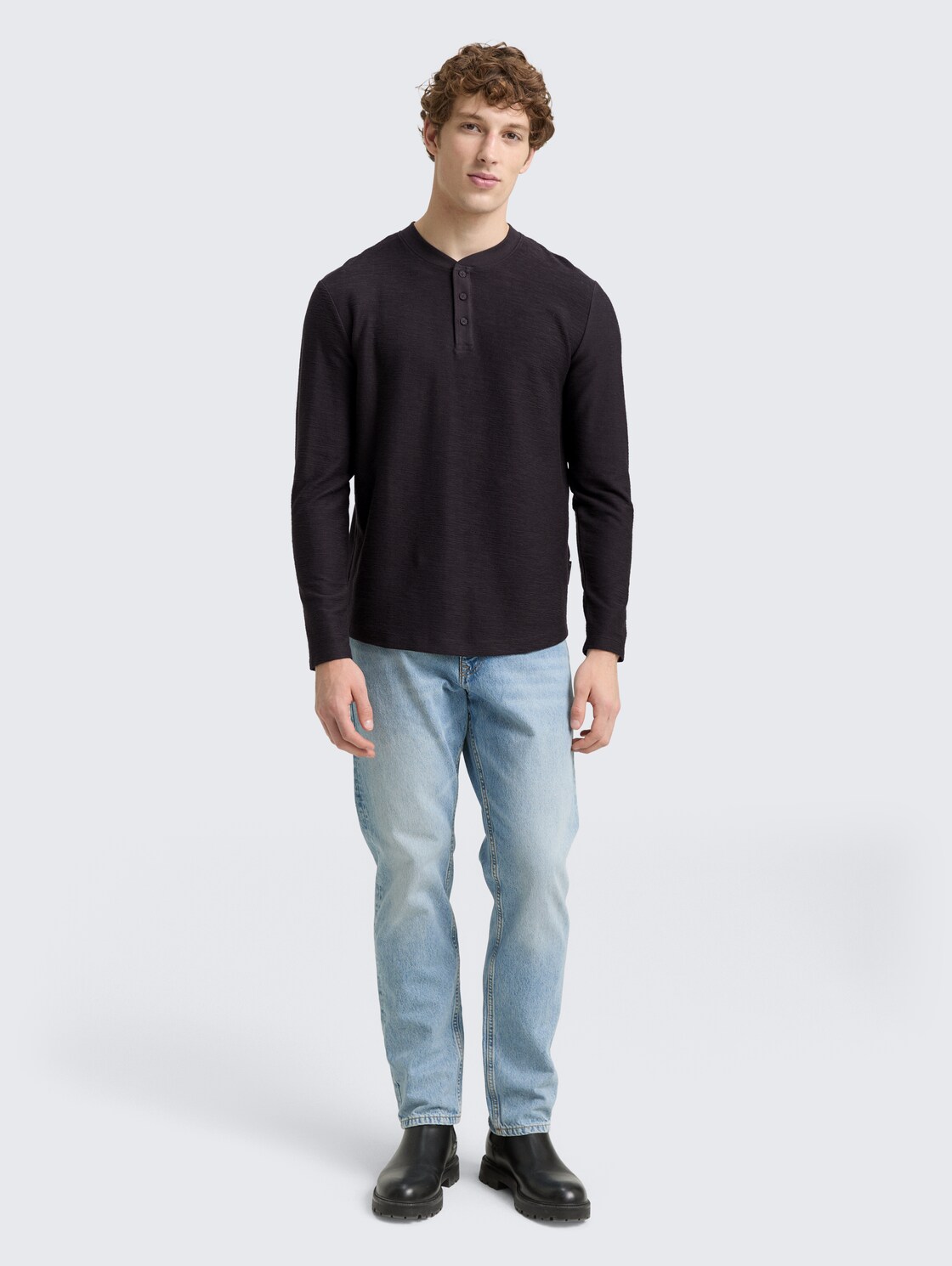 Henley Langarmshirt - Night Watch Black - Model-Vorderansicht