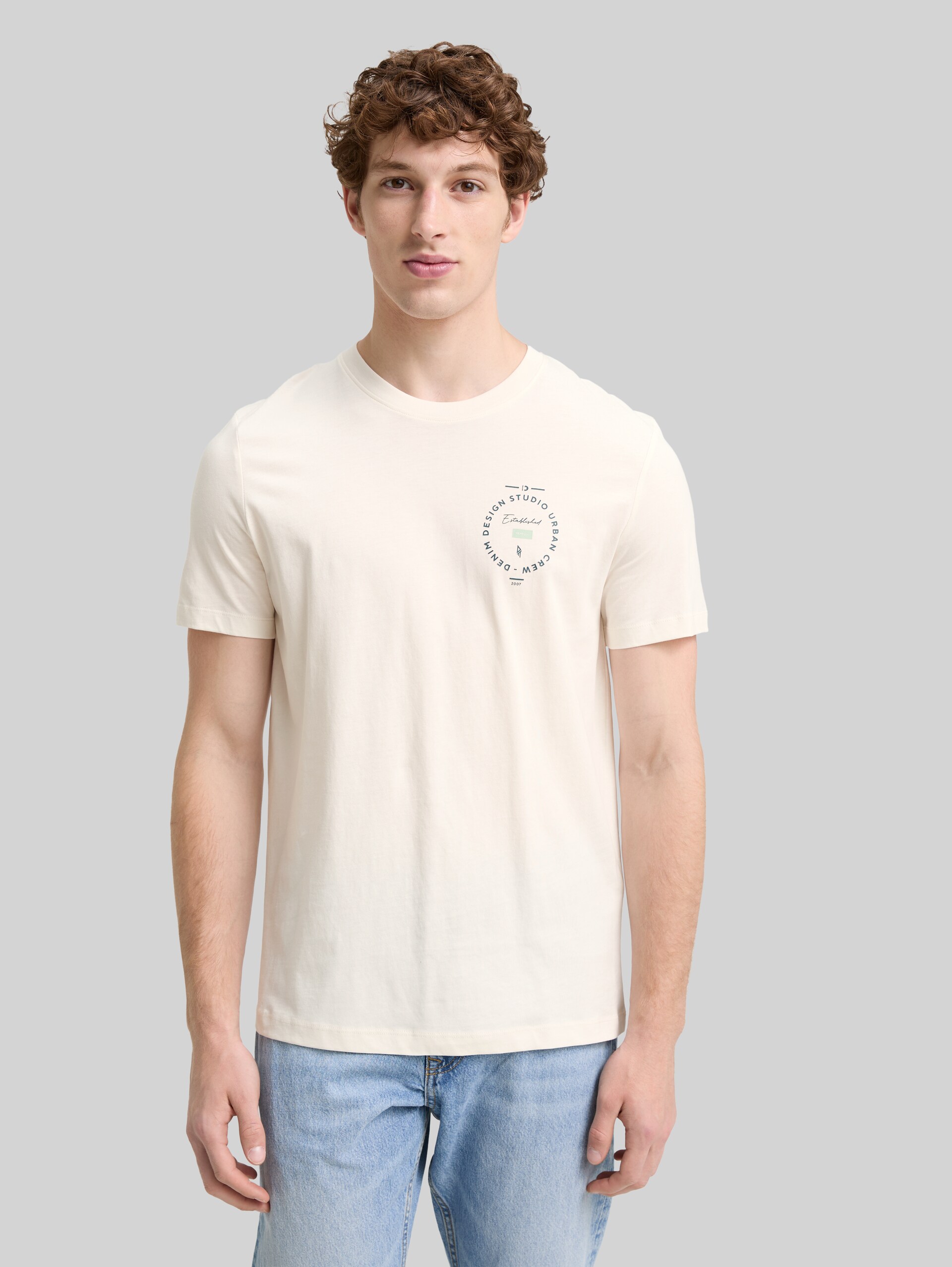 T-shirt with print - Gardenia White - Neckline model front view