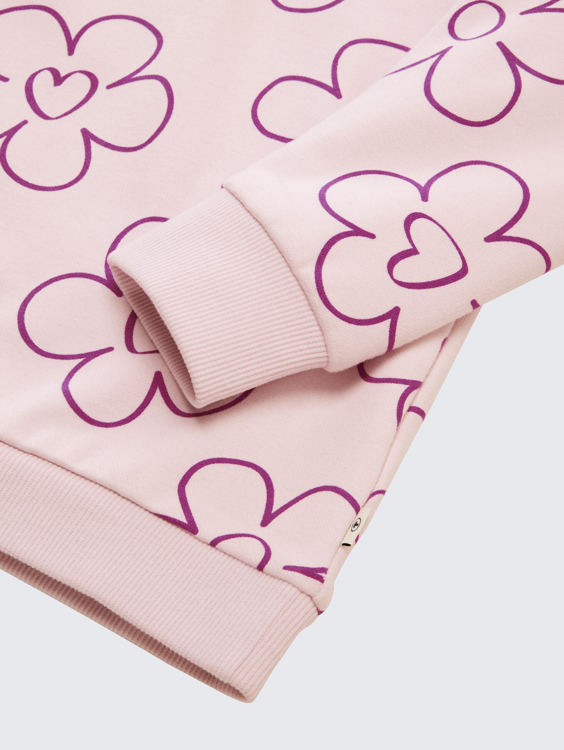 Cropped Sweatshirt mit Allover-Print - neon lilac flower print - Detail-Model-Ansicht