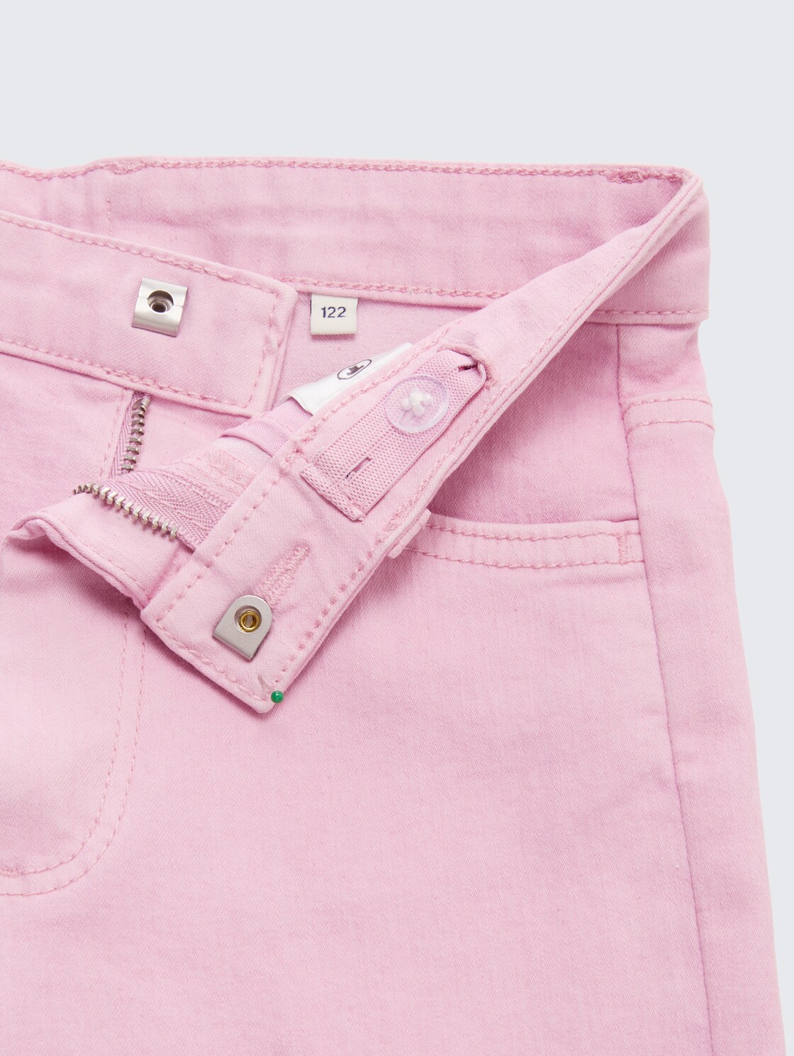 Wide Leg Jeans mit Herz-Details - mist pink - Detail-Model-Ansicht