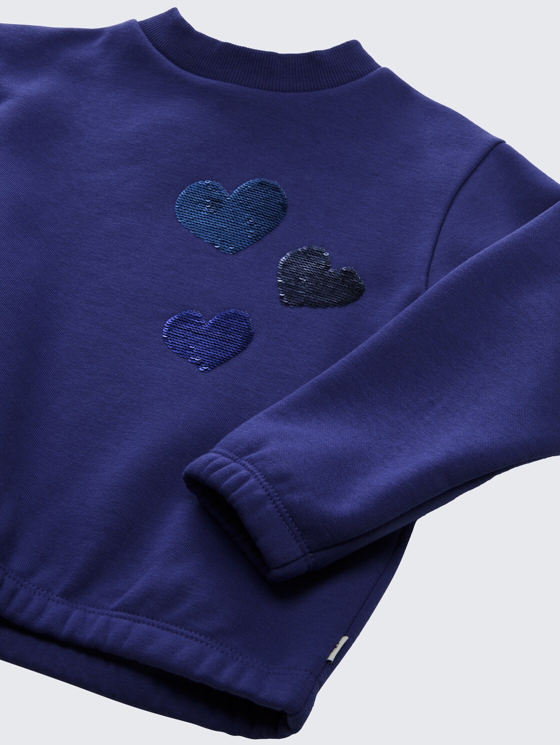 Cropped Sweatshirt mit Wendepailletten - dark blue harbor - Detail-Model-Ansicht