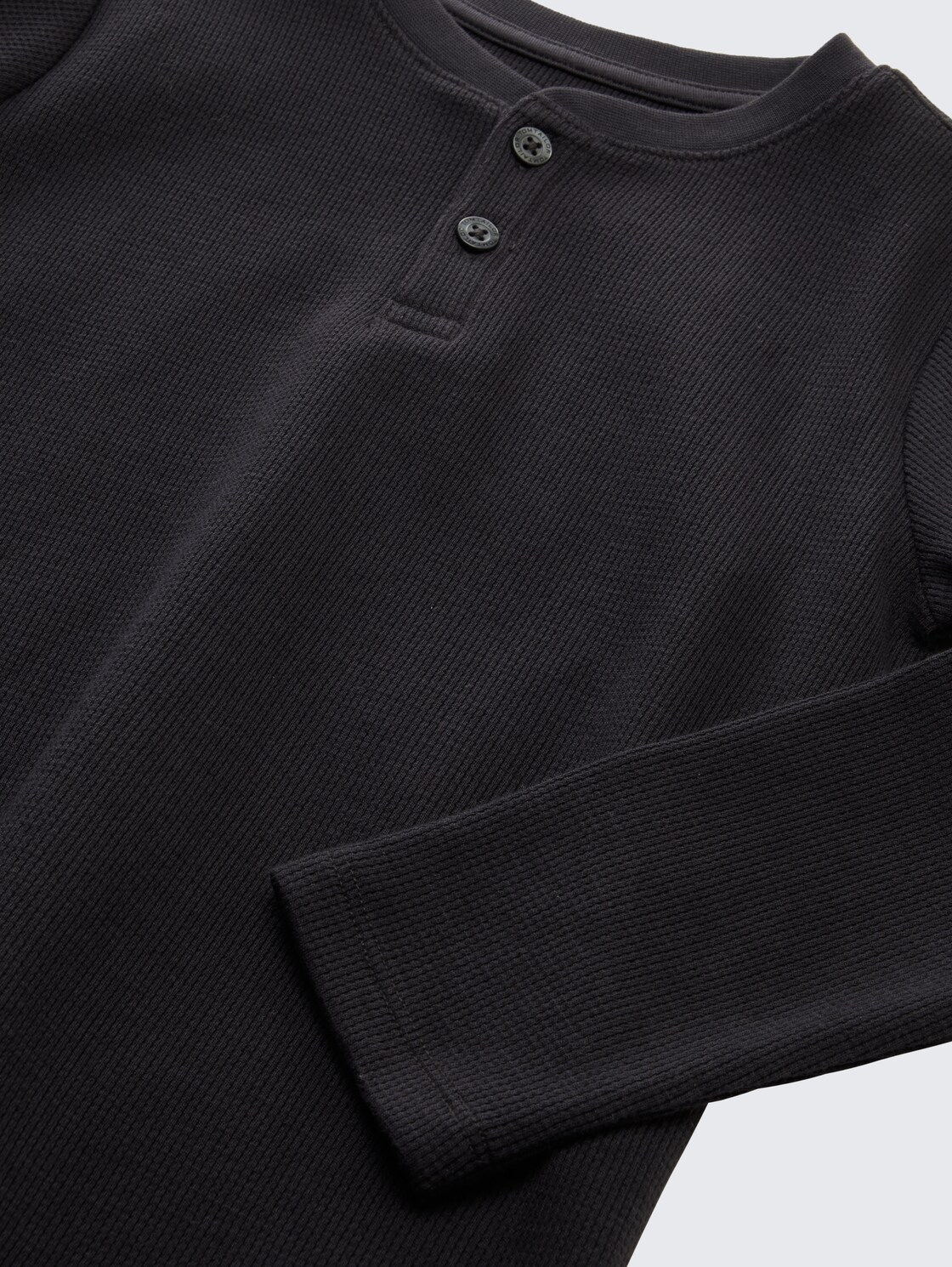 Henley shirt met lange mouwen en wafelstructuur - coal grey - Detailaanzicht model