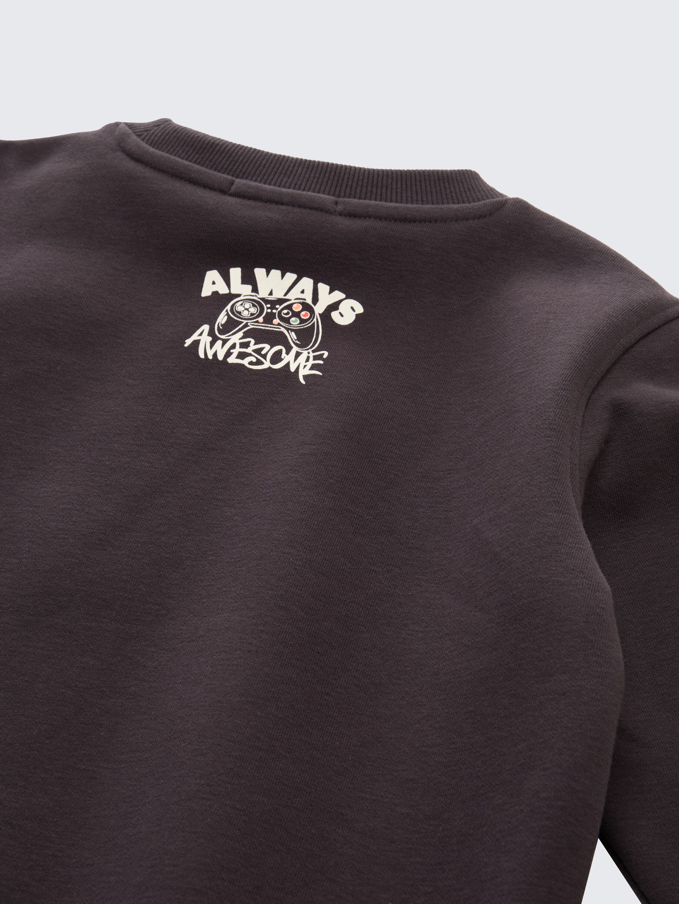 Sweater met print - coal grey - Detailaanzicht model