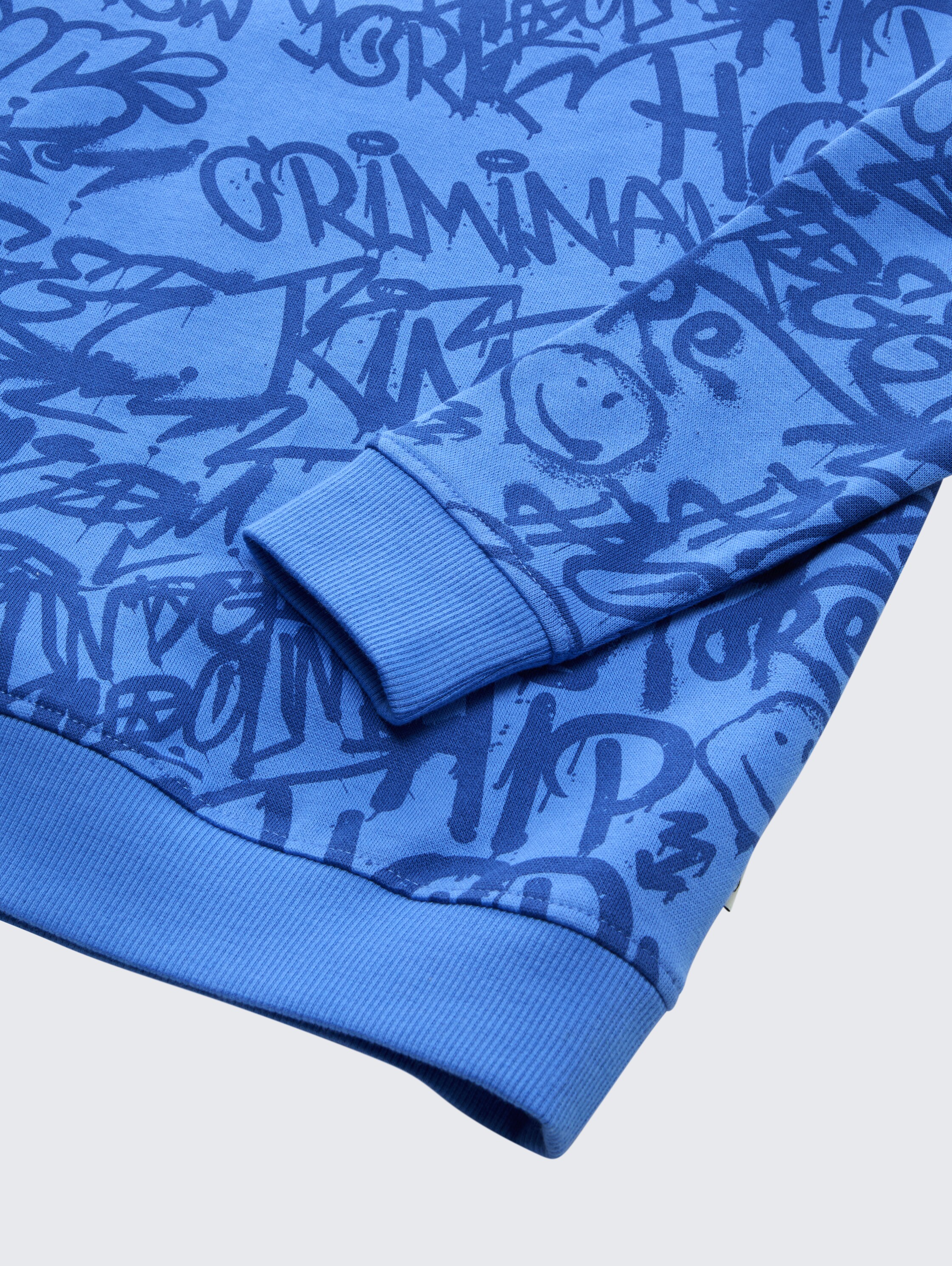 Oversized sweatshirt met all-over print - blue shaded spray design - Detailaanzicht model