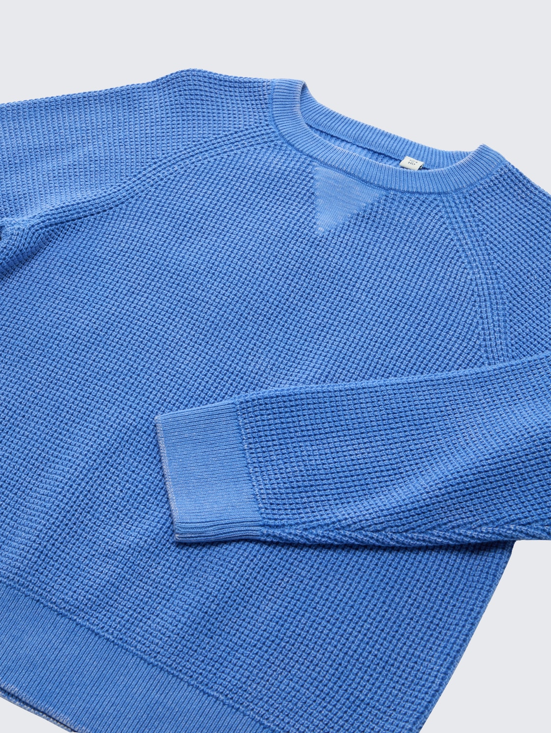 Strickpullover aus Baumwolle - soft mid blue - Detail-Model-Ansicht