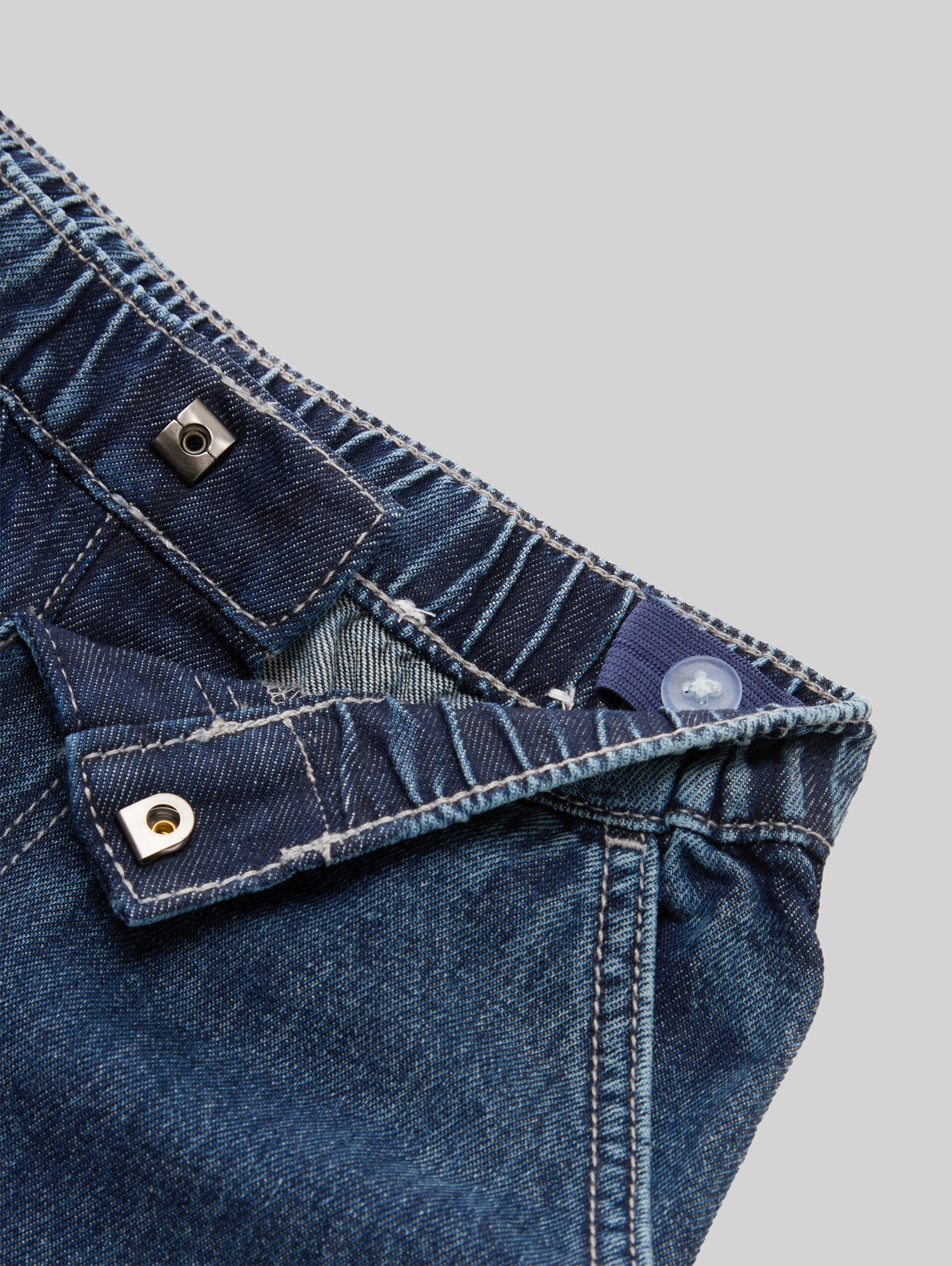 Baggy cargo jeans - Blue Denim - Detail model view
