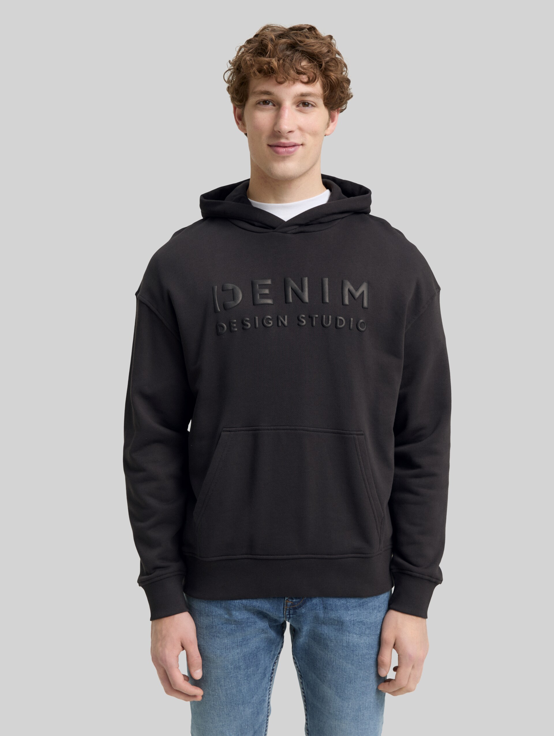 Relaxed fit hoodie sweatshirt with print - Night Watch Black - Neckline model front view