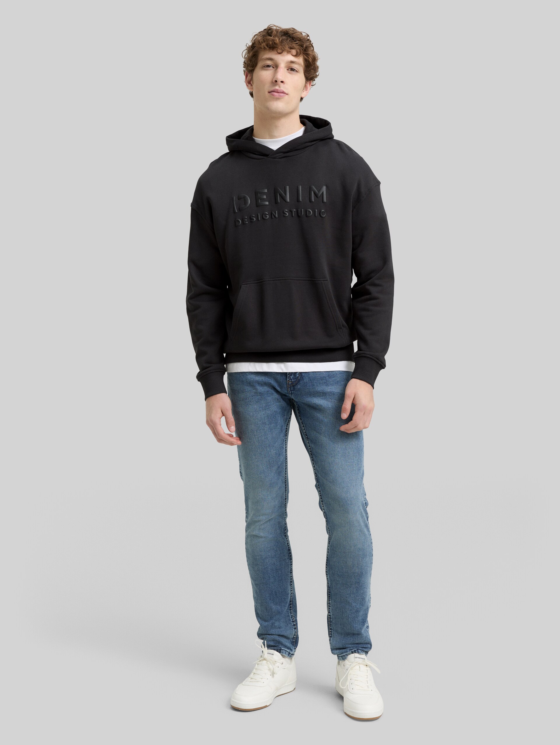 Relaxed fit hoodie sweatshirt with print - Night Watch Black - Model front view