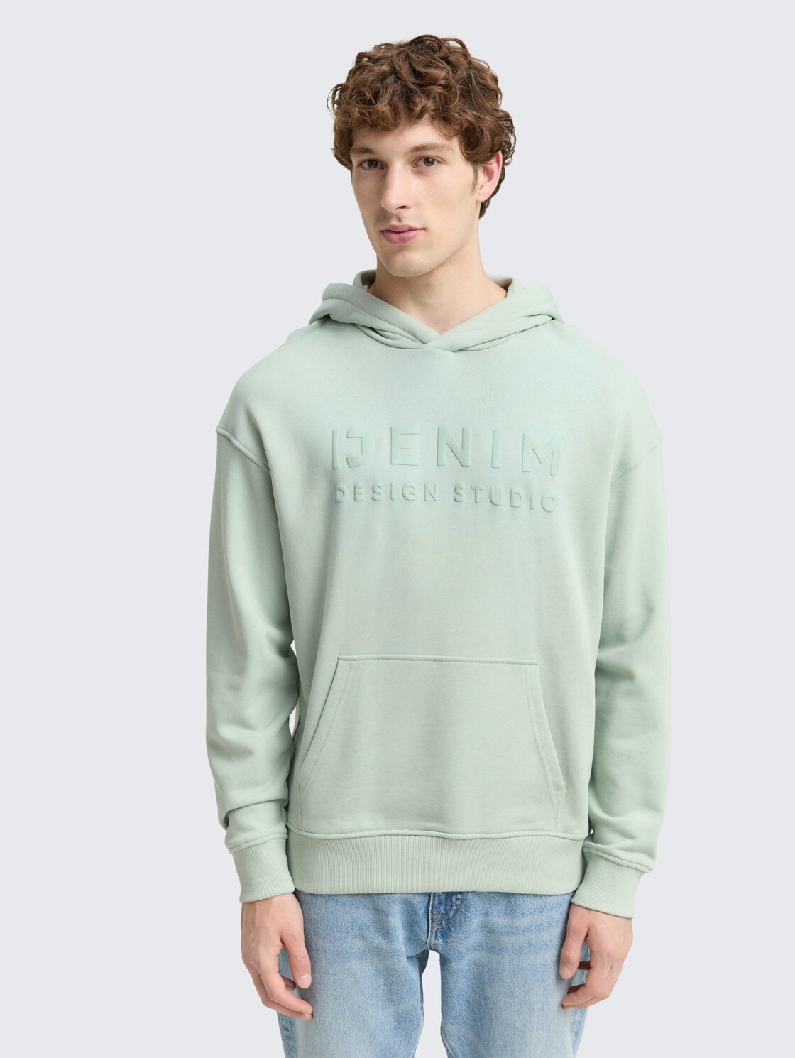 Relaxed Fit Hoodie Sweatshirt mit Print - Fresh Mint Green - Ausschnitt Model-Vorderansicht