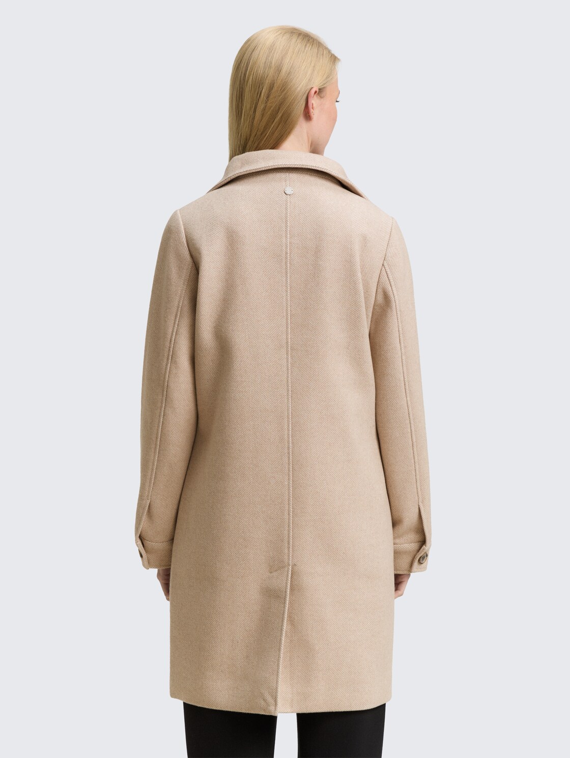 Wollmantel mit Stehkragen - beige heringbone - Model-Rückansicht