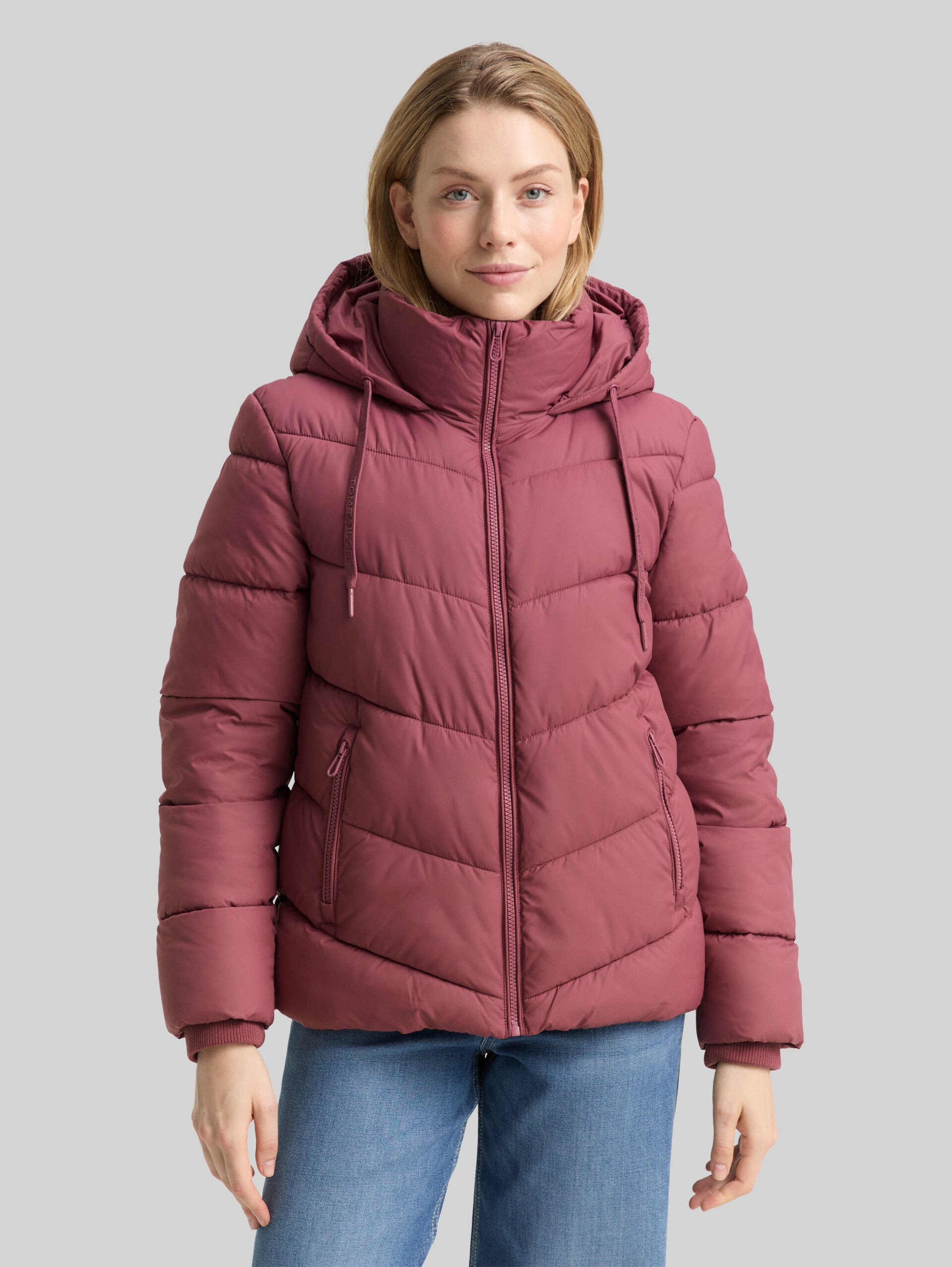 Puffer-Jacke mit Kapuze - Deeply Mauve - Model-Vorderansicht