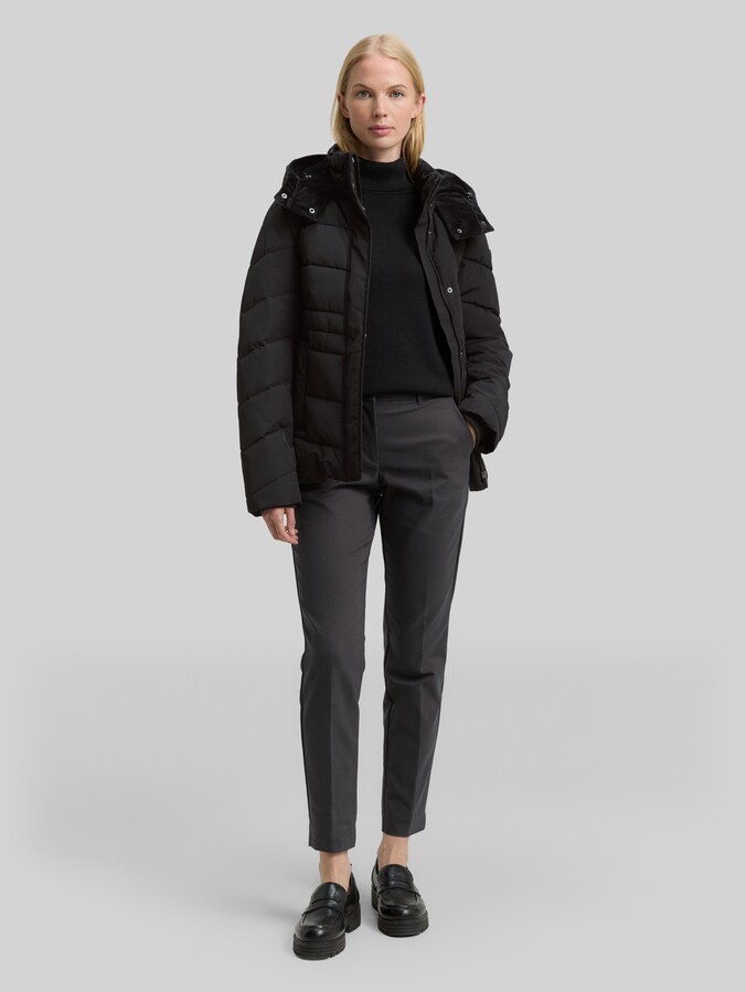 Puffer-Jacke mit abnehmbarer Kapuze von Women, deep black