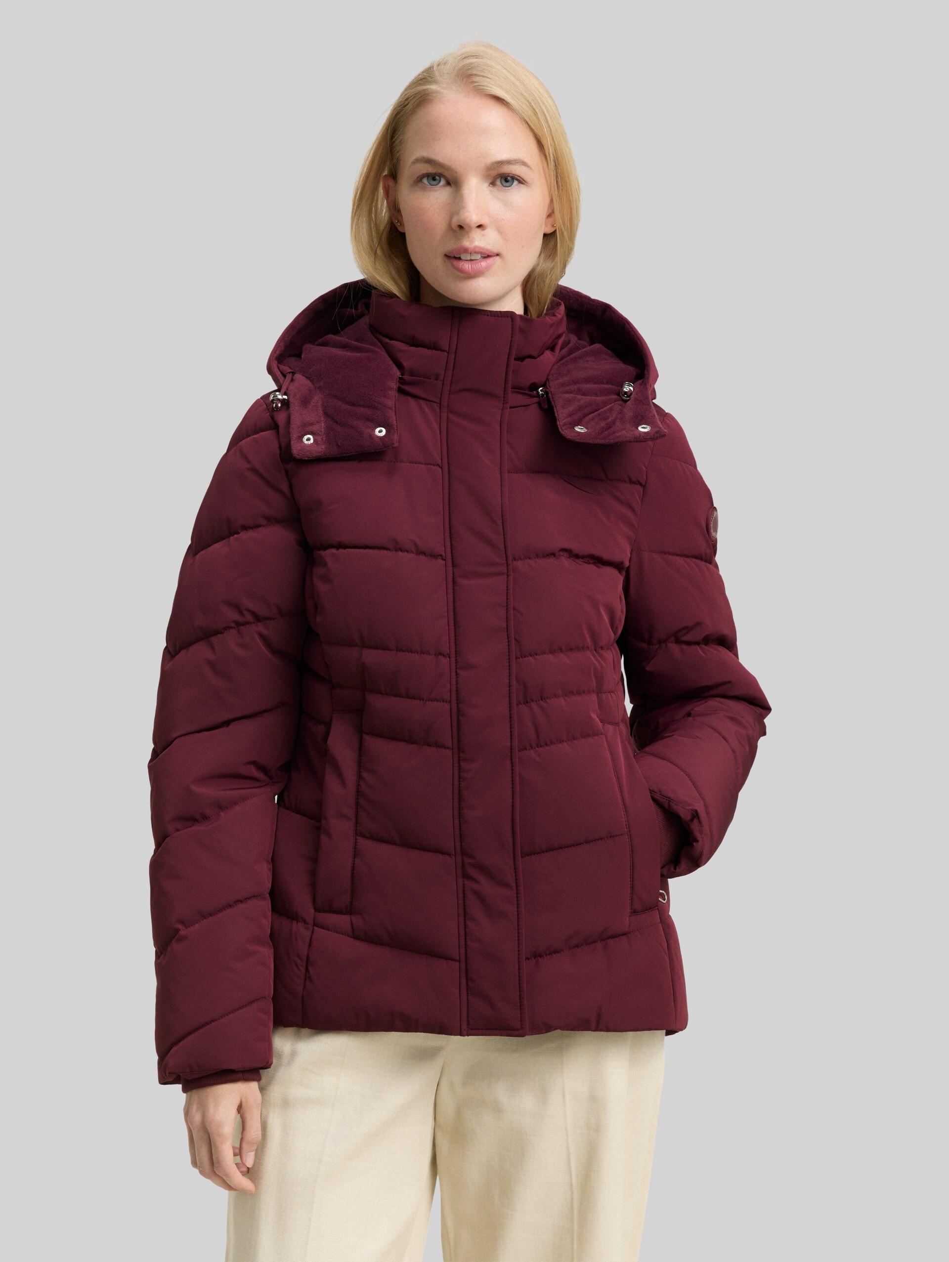 Puffer jacket with detachable hood - bordeaux red - Model front view
