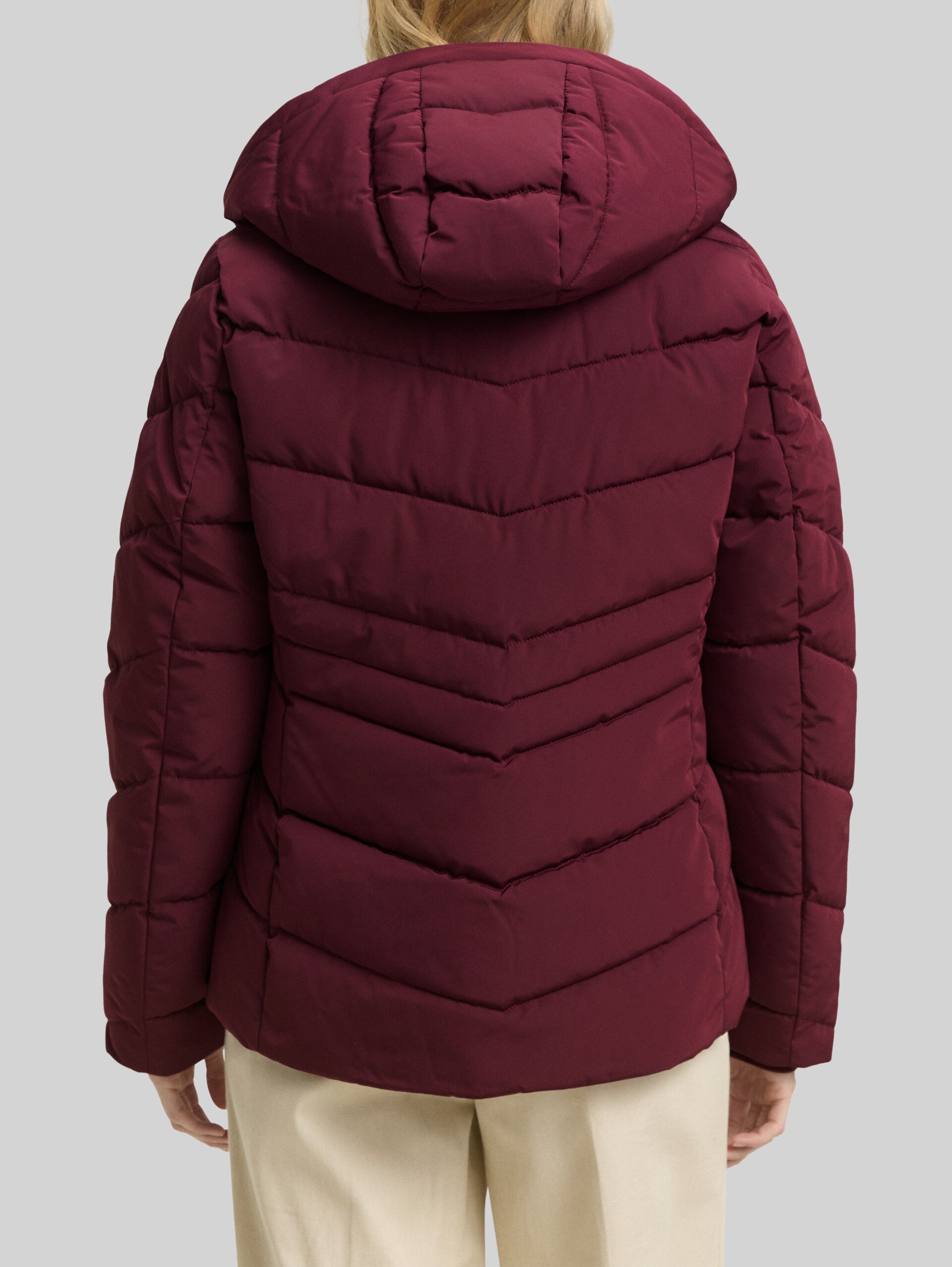 Puffer jacket with detachable hood - bordeaux red - Model-back view