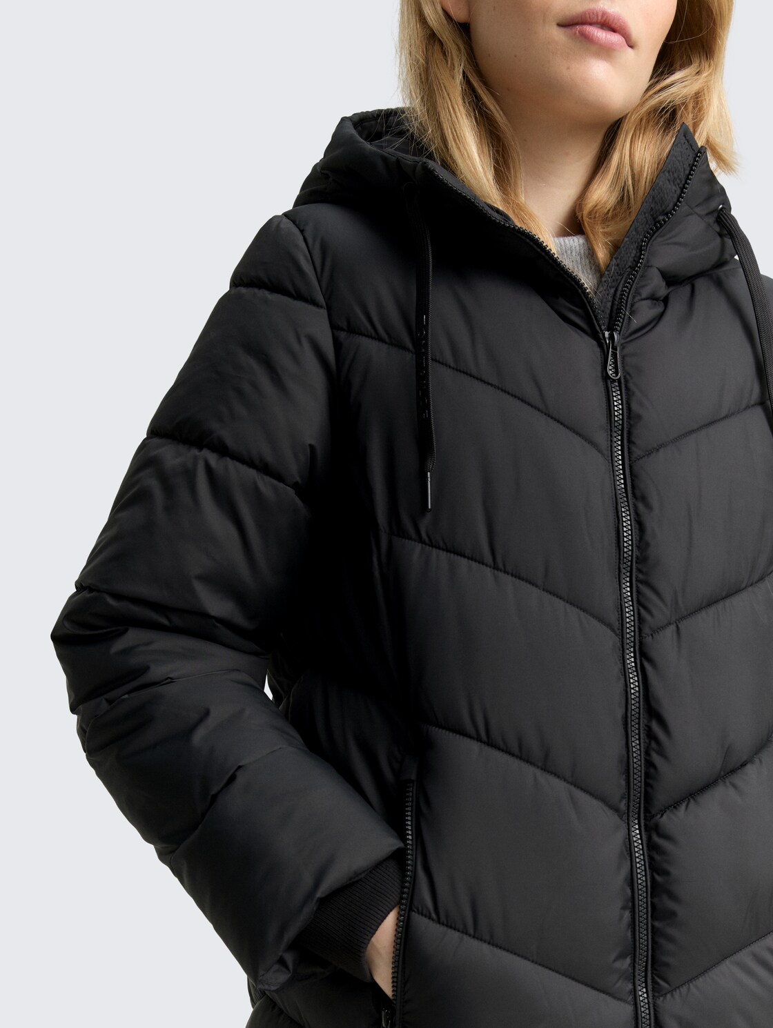 Puffer-Mantel mit Kapuze - deep black - Detail-Model-Ansicht