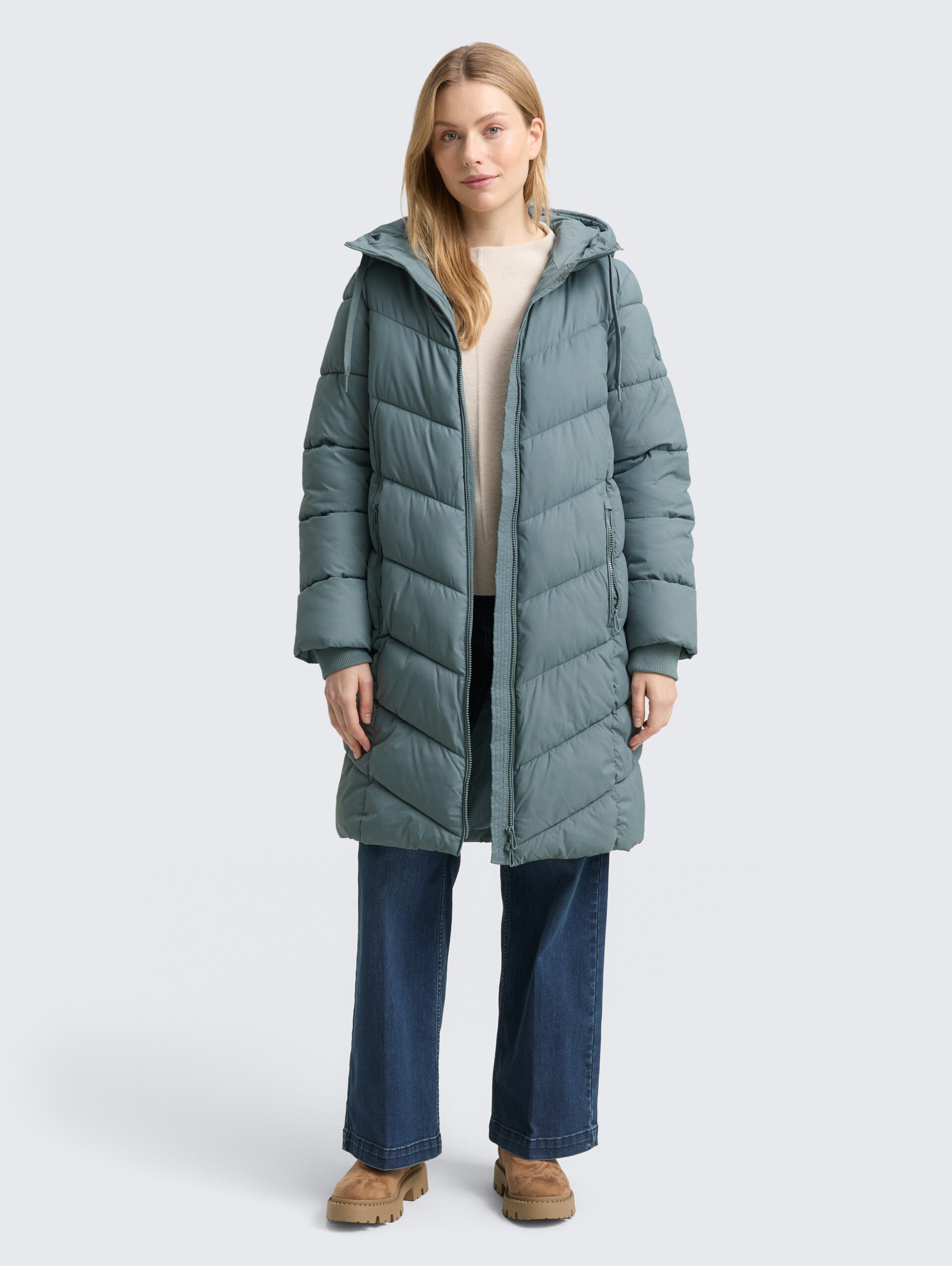 Puffer-Mantel mit Kapuze - trooper green - seitliche Model-Ansicht