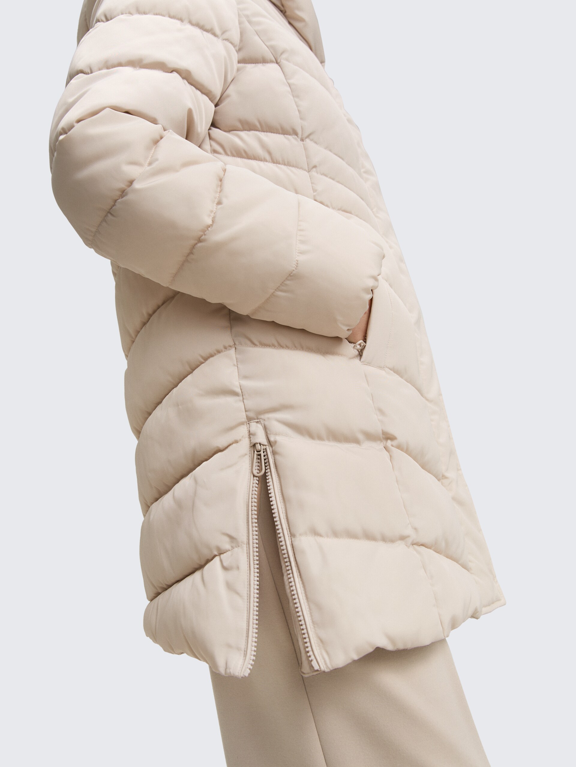 Puffer-Mantel im 2-in-1-Look - cold beige - Detail-Model-Ansicht