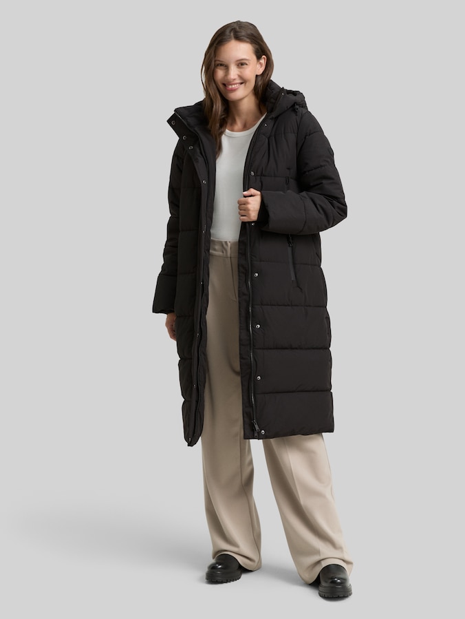 Gewatteerde mantel met afneembare capuchon door Women, deep black
