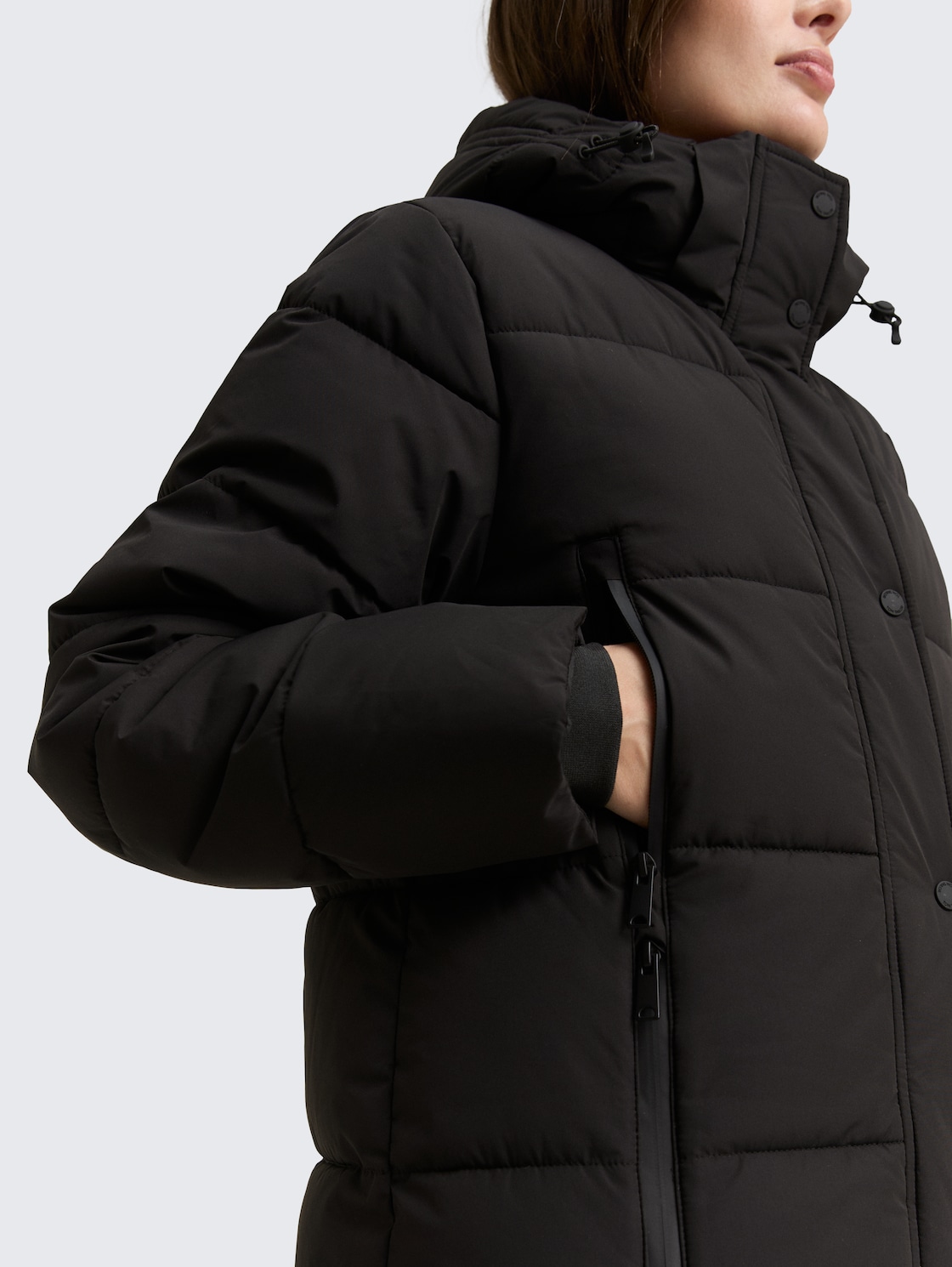 Puffer-Mantel mit abnehmbarer Kapuze - deep black - Detail-Model-Ansicht
