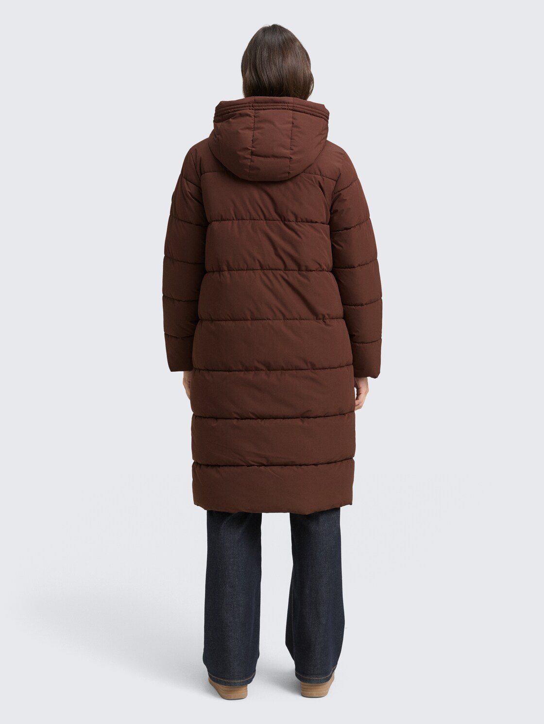 Puffer-Mantel mit abnehmbarer Kapuze - dark pecan brown - Model-Rückansicht