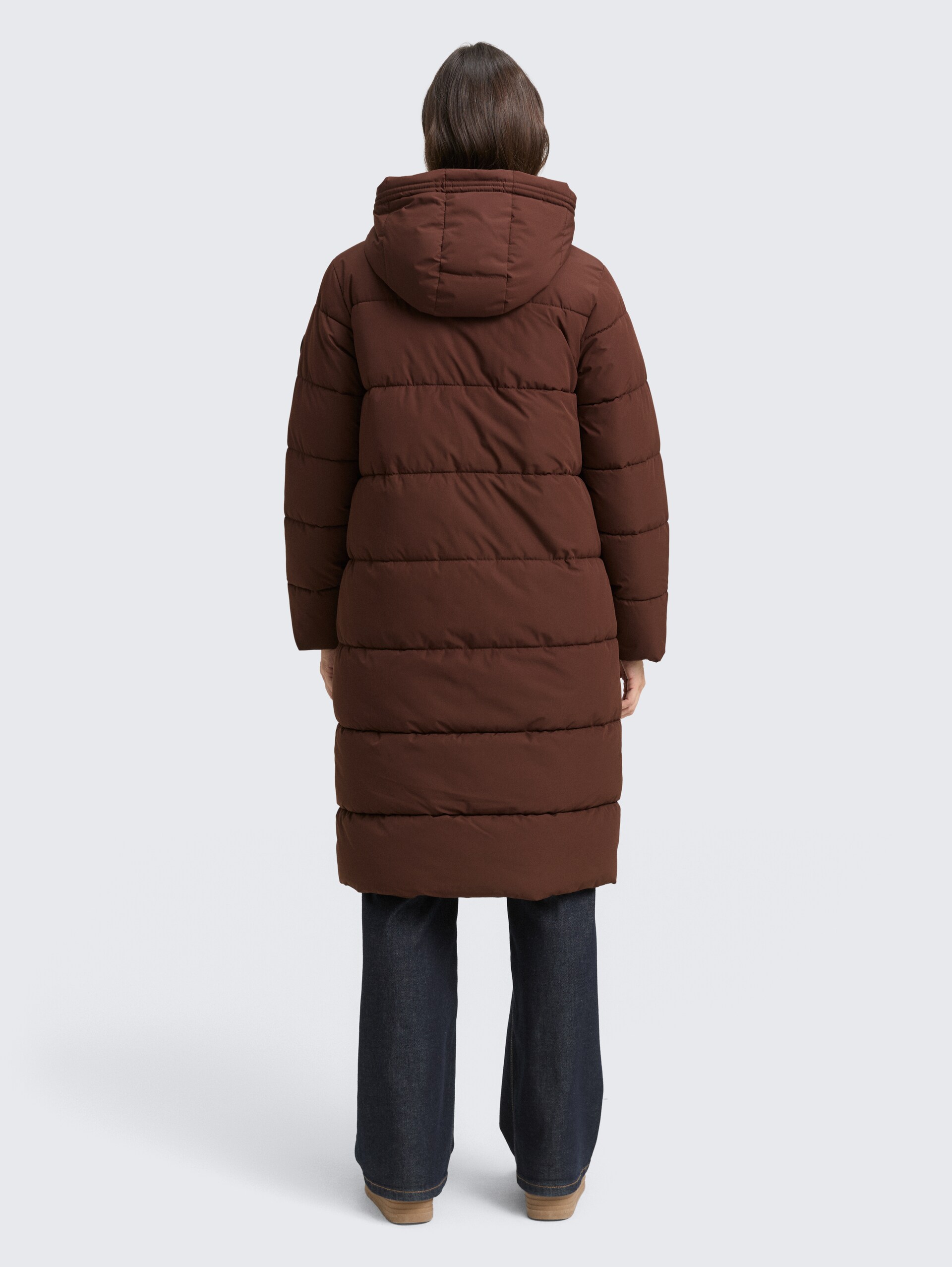 Puffer-Mantel mit abnehmbarer Kapuze - dark pecan brown - Model-Rückansicht