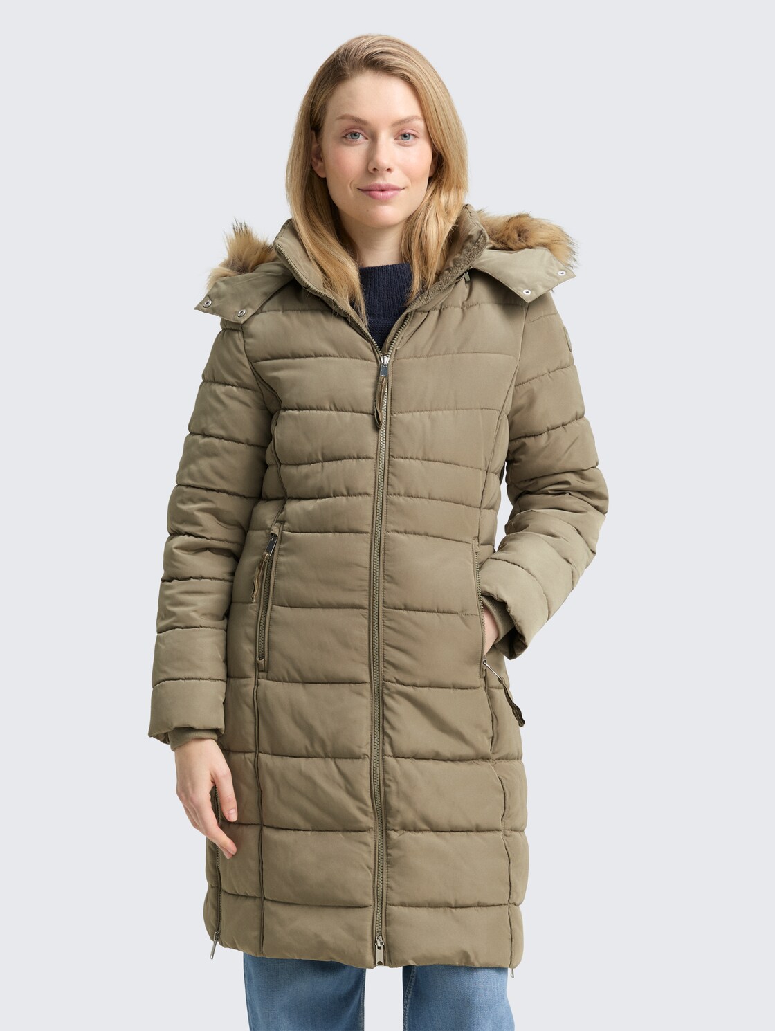 Puffer-Mantel mit abnehmbarer Kapuze - smoke olive - Model-Vorderansicht