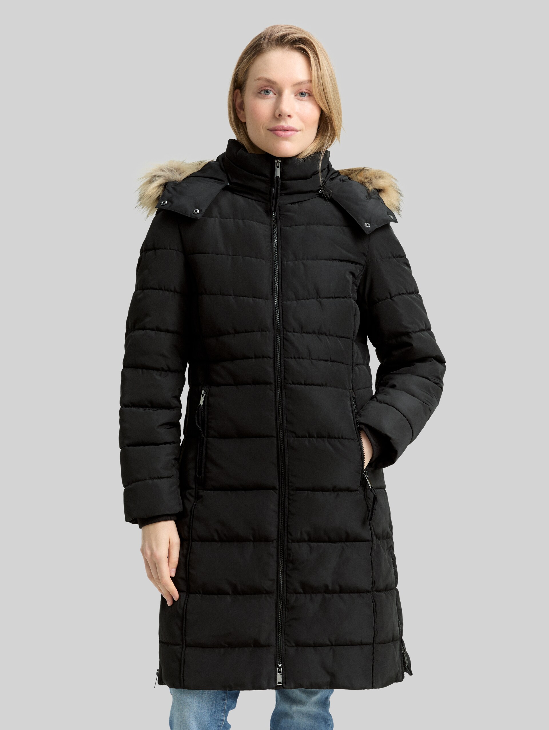 Puffer-Mantel mit abnehmbarer Kapuze - deep black - Model-Vorderansicht