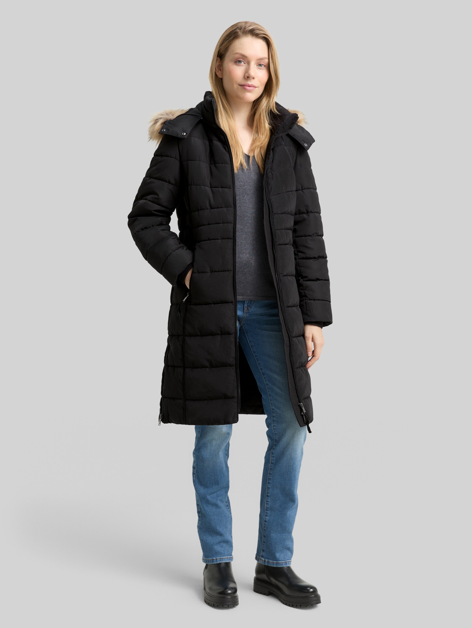 Puffer-Mantel mit abnehmbarer Kapuze - deep black - seitliche Model-Ansicht
