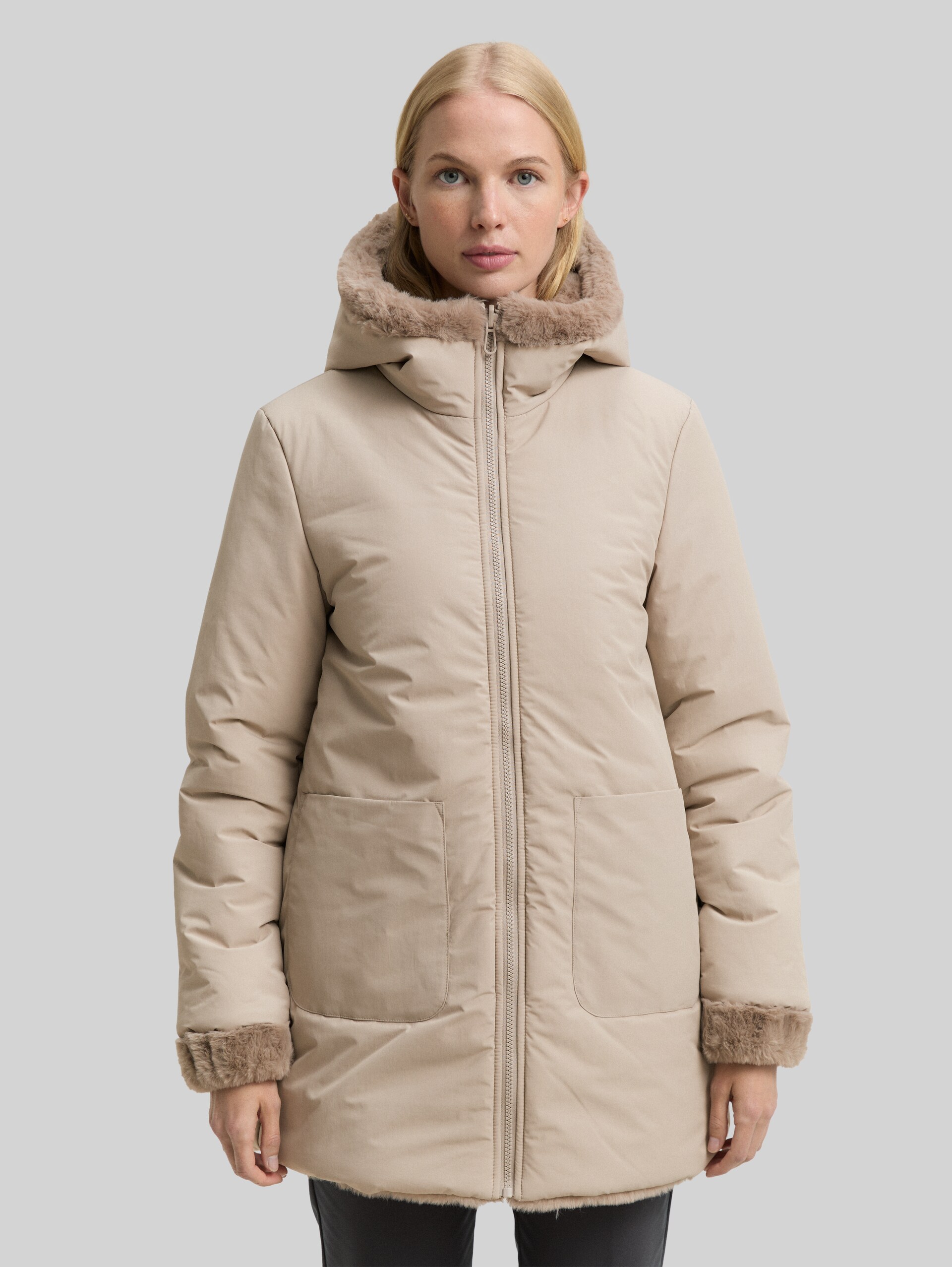 Teddy Wendemantel mit Kapuze - soft taupe grey - Detail-Model-Ansicht