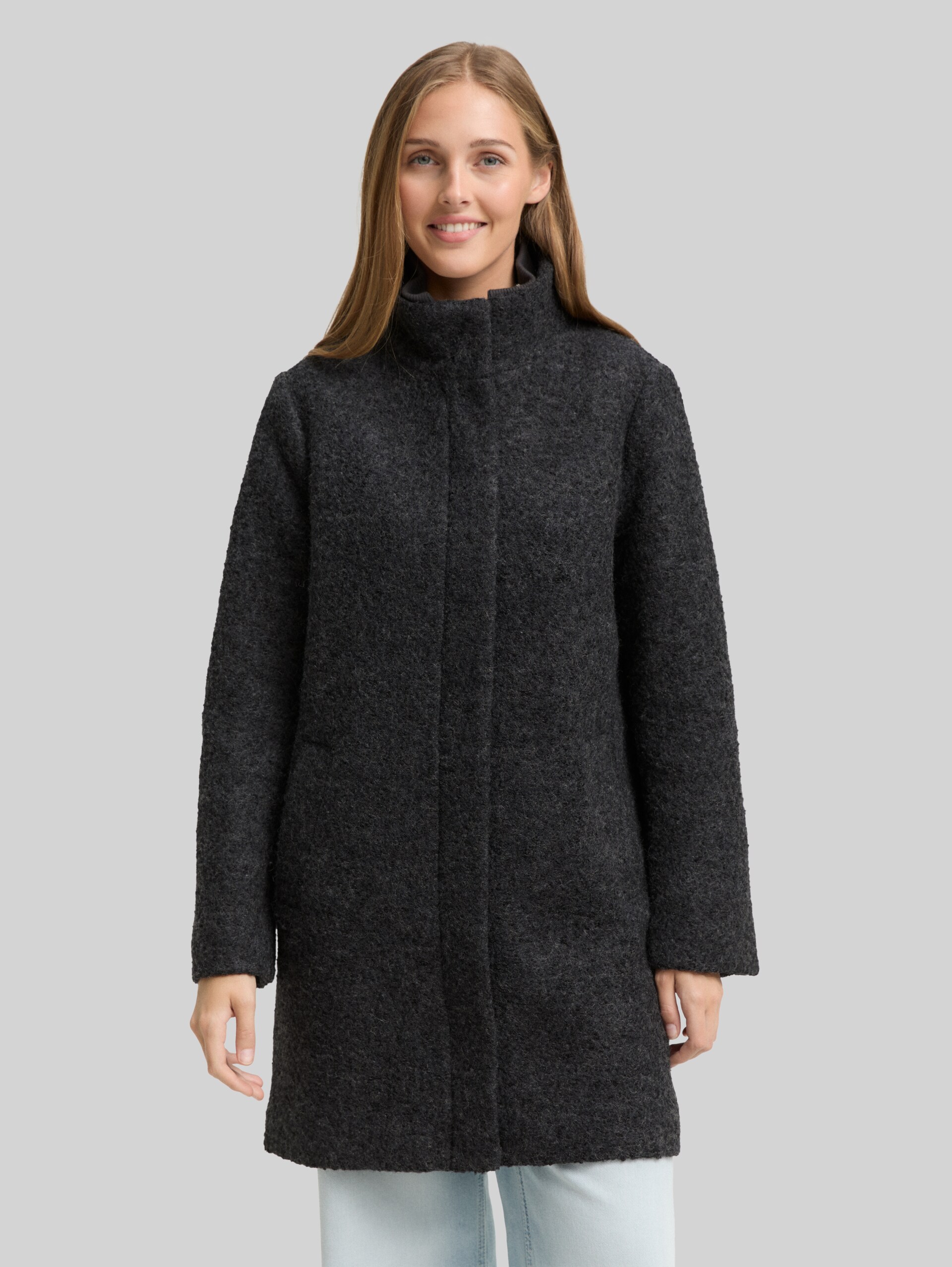 Bouclé Wollmantel mit Stehkragen - Light Tarmac Grey Melange - Model-Vorderansicht