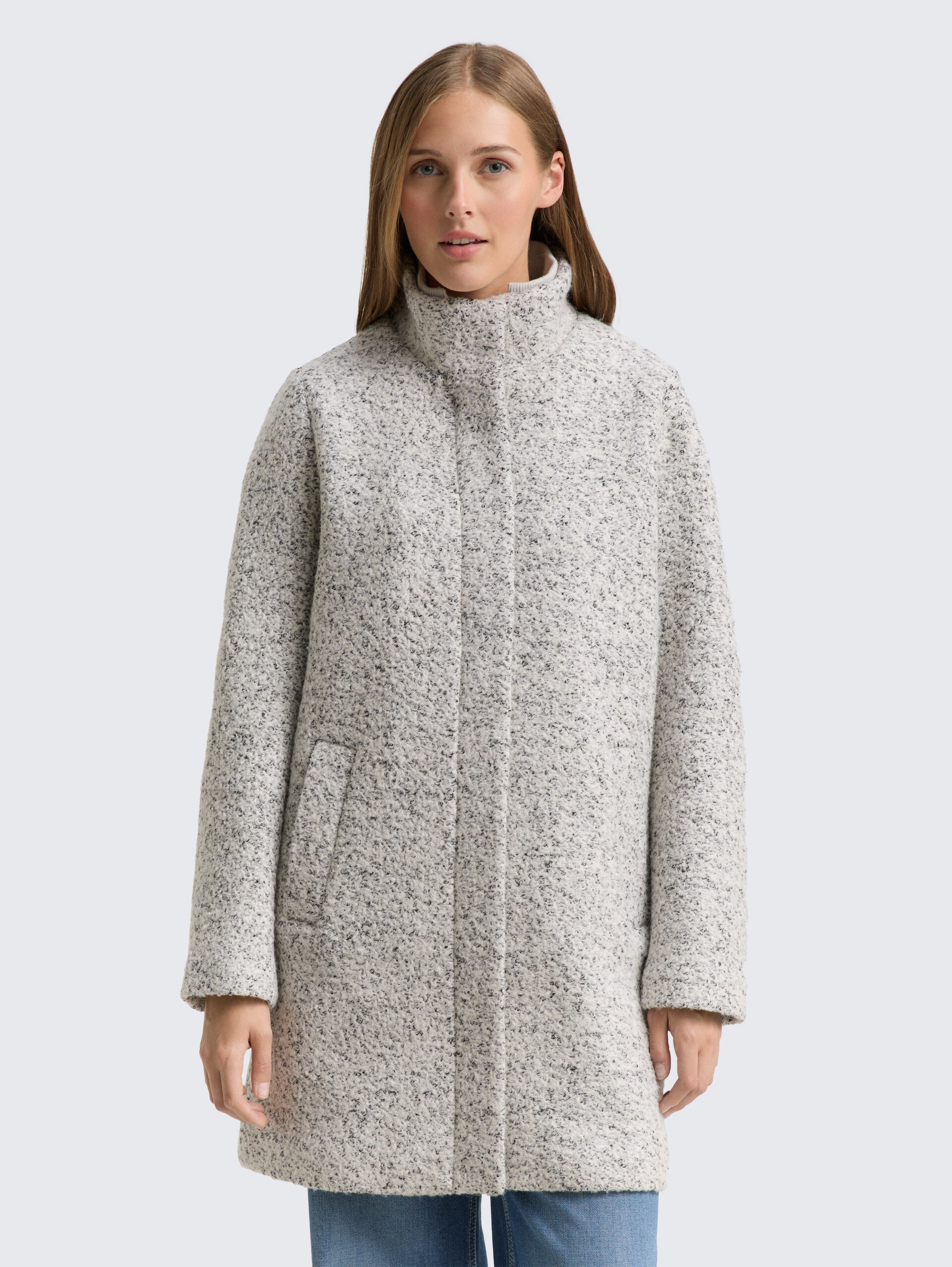 Bouclé Wollmantel mit Stehkragen - white black boucle - Model-Vorderansicht