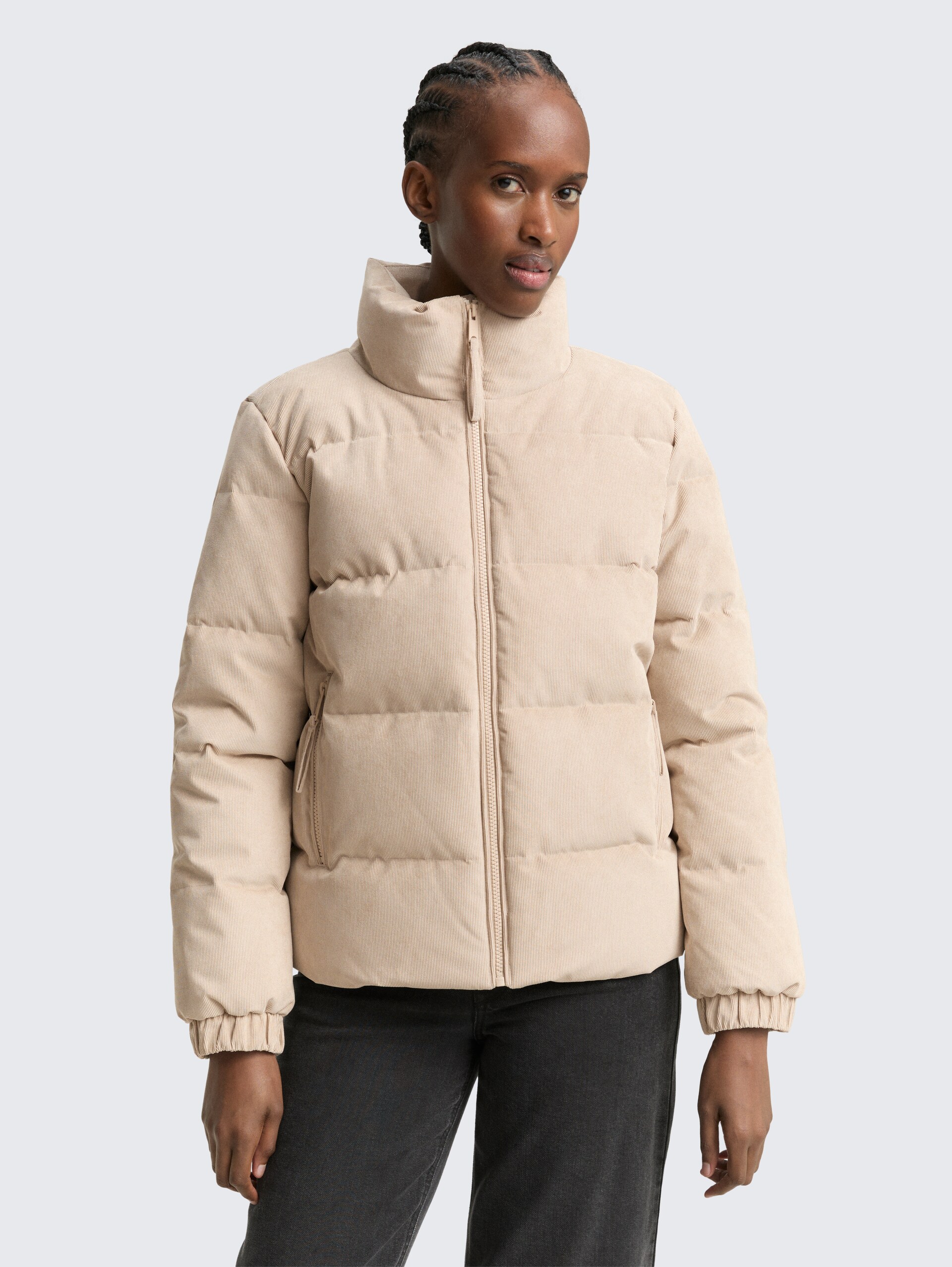 Cord Pufferjacke mit Stehkragen - Cashew Beige - Model-Vorderansicht